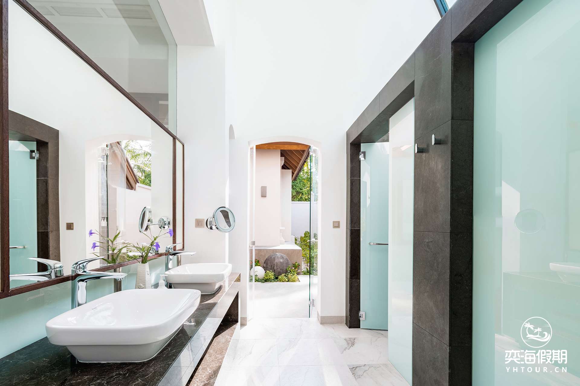 Deluxe Beach Villa with Pool - Bathroom credit Yashrib Ahmed.jpg