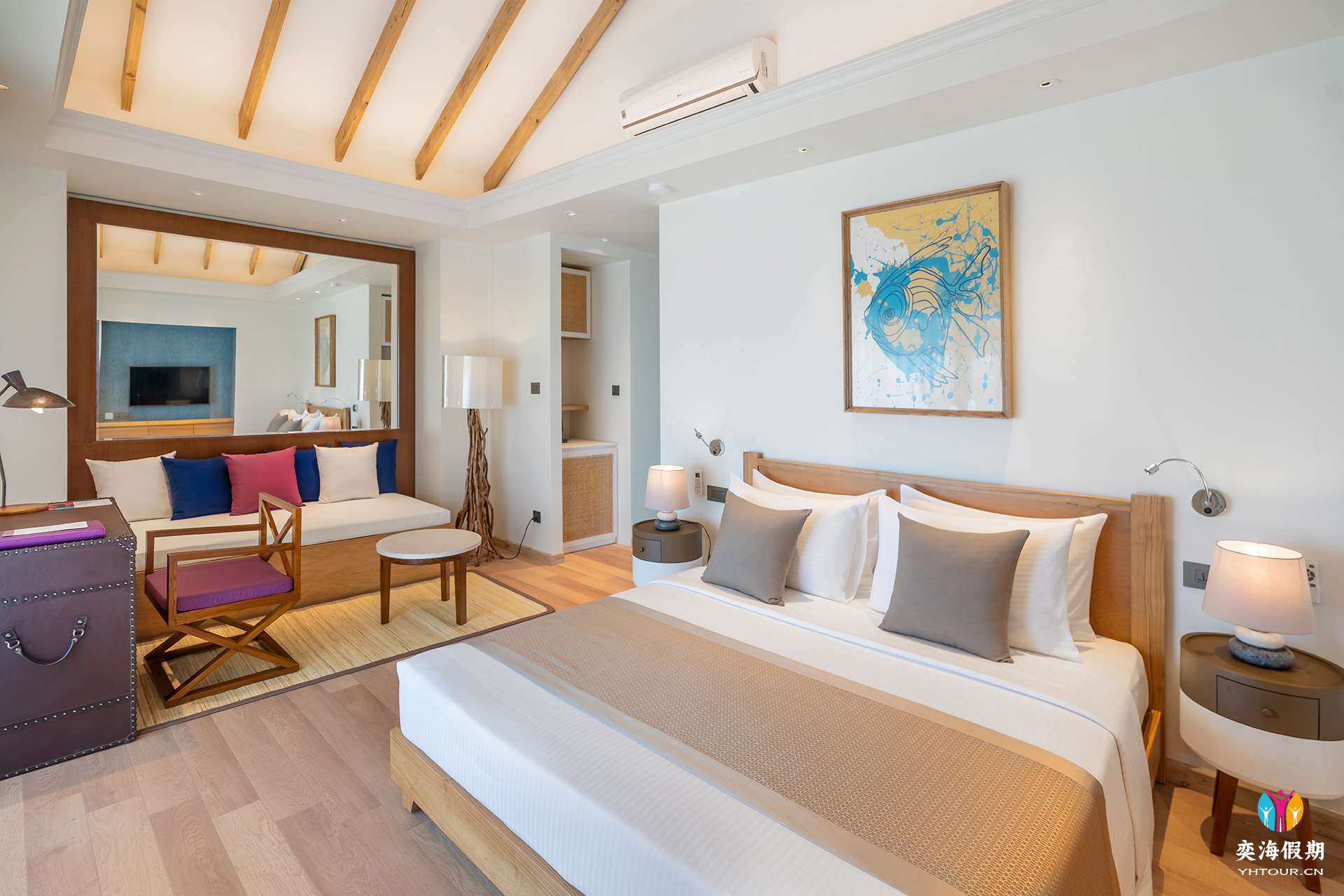 WATER BUNGALOW - ROOM.jpg
