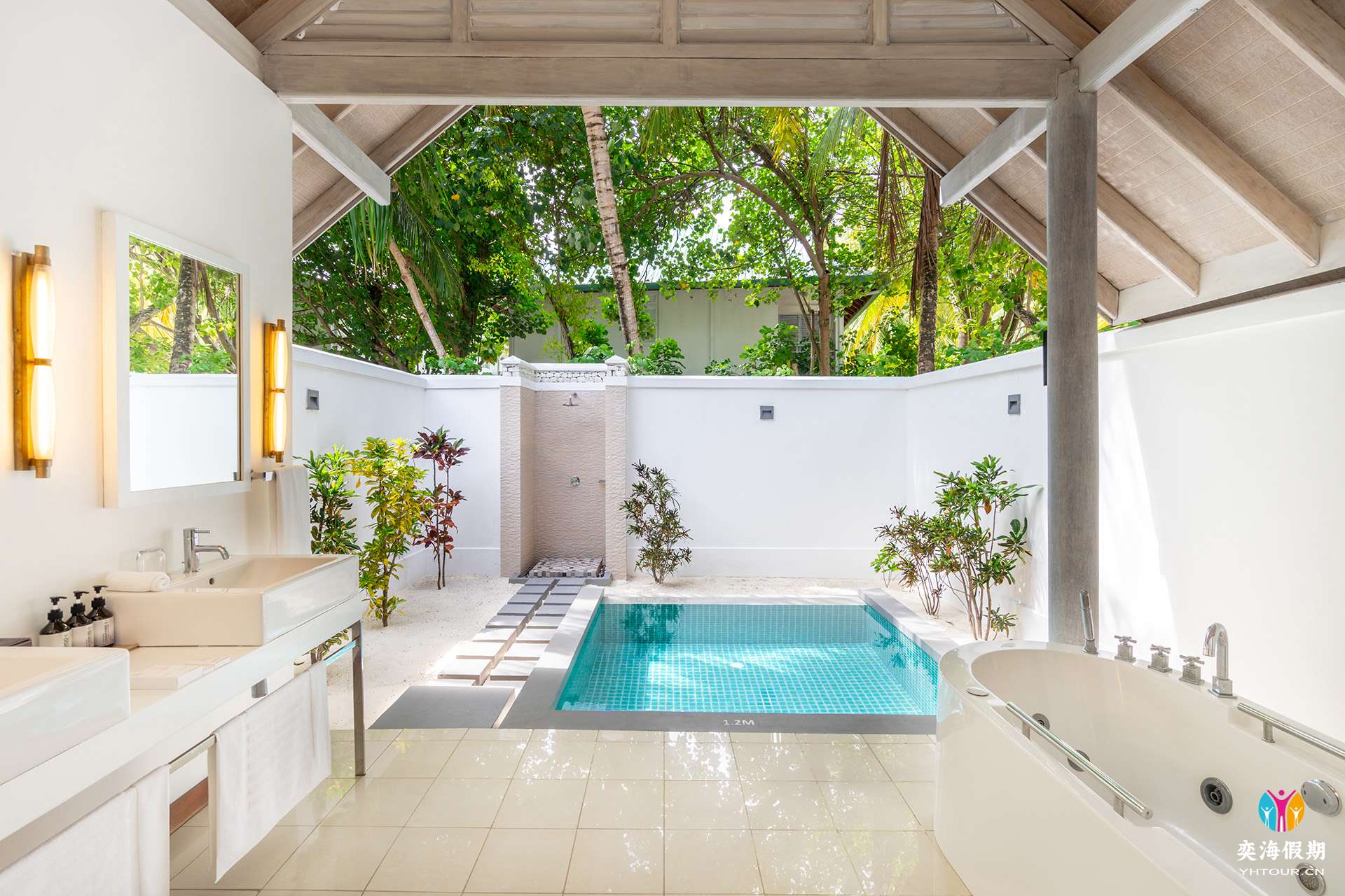 Outdoor shower.jpg