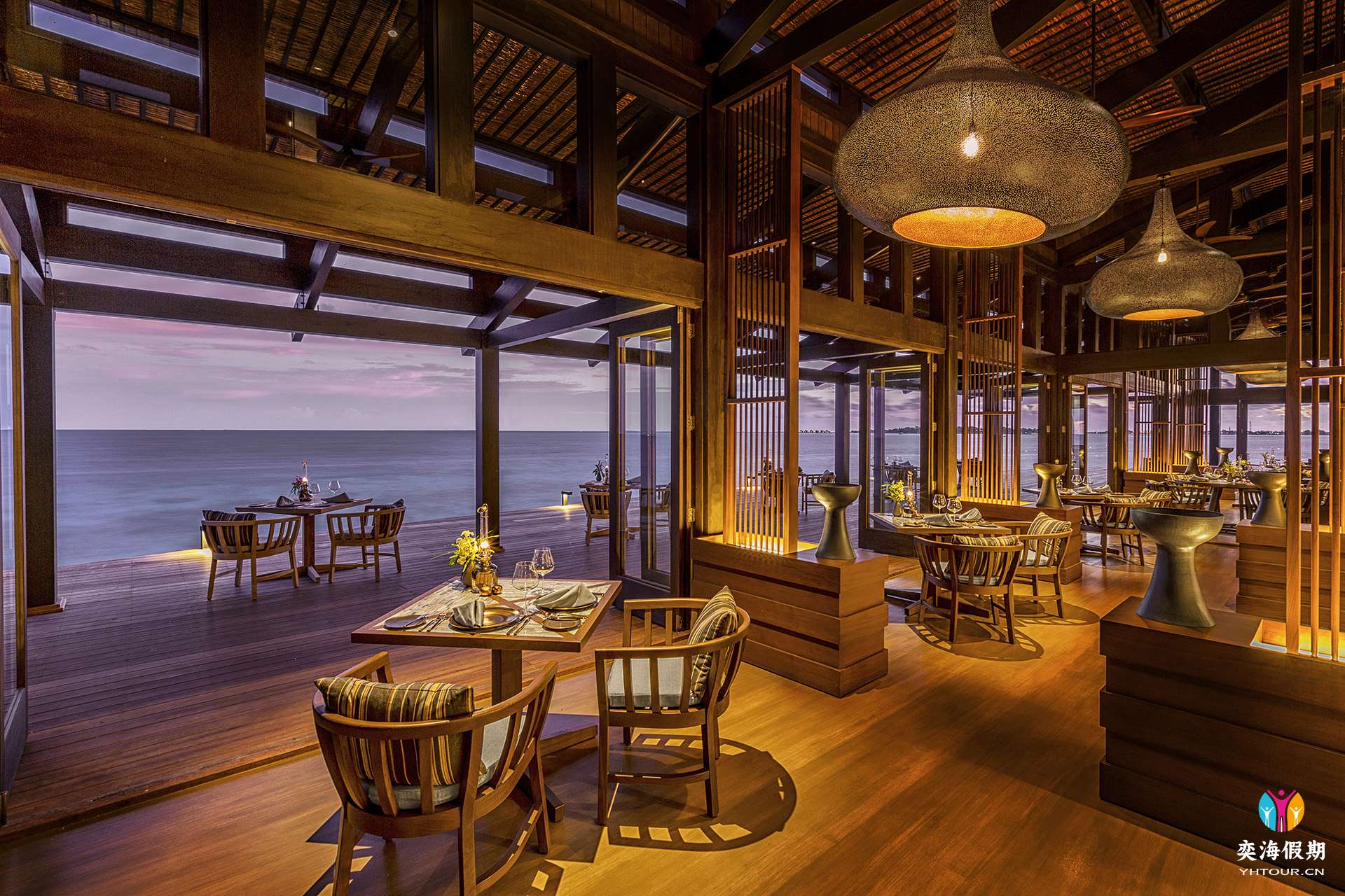 Kudadoo Maldives 3 – Restaurant.jpg