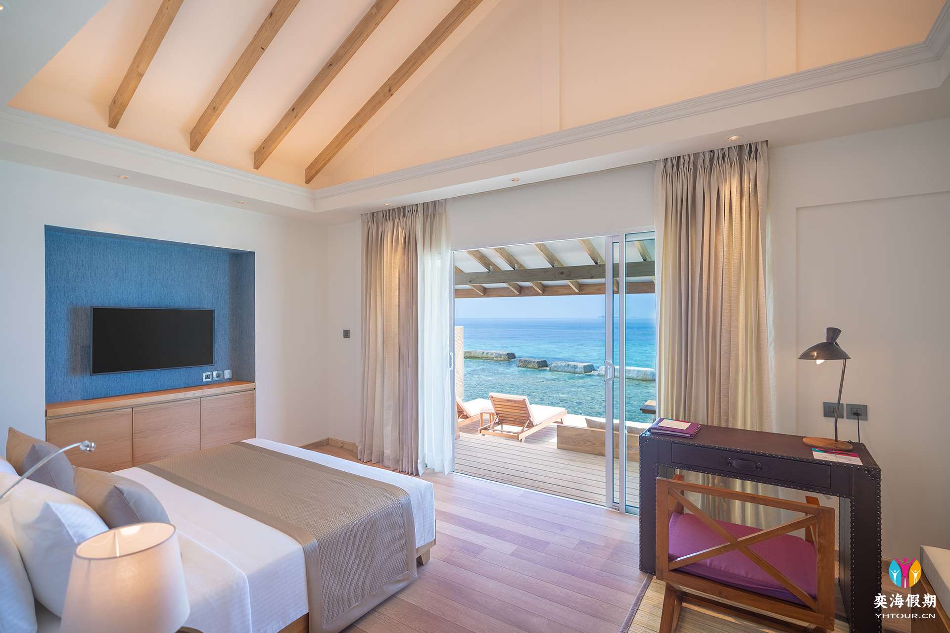 WATER BUNGALOW - VIEW FROM THE BED.jpg