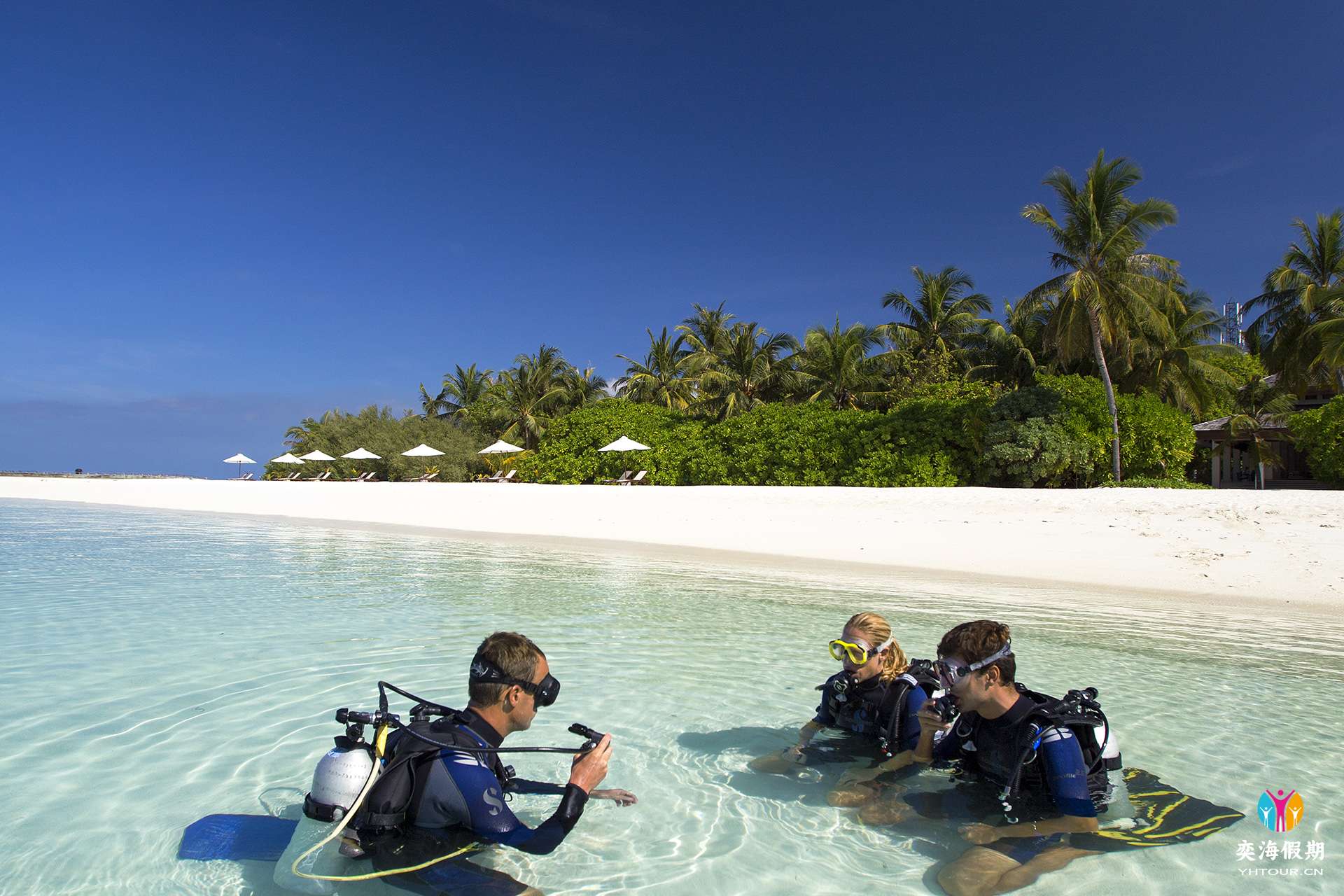 Diving in the Lagoon.jpg