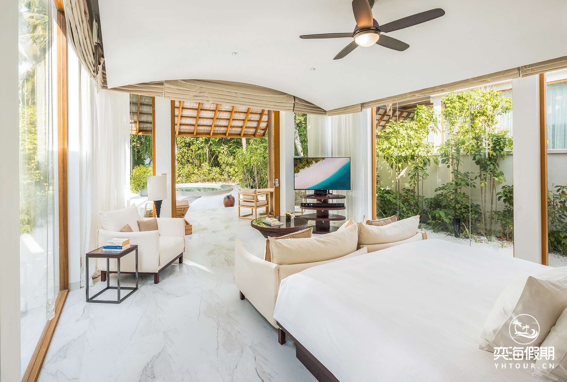 Deluxe Beach Villa with Pool - Bedroom credit Yashrib Ahmed.jpg