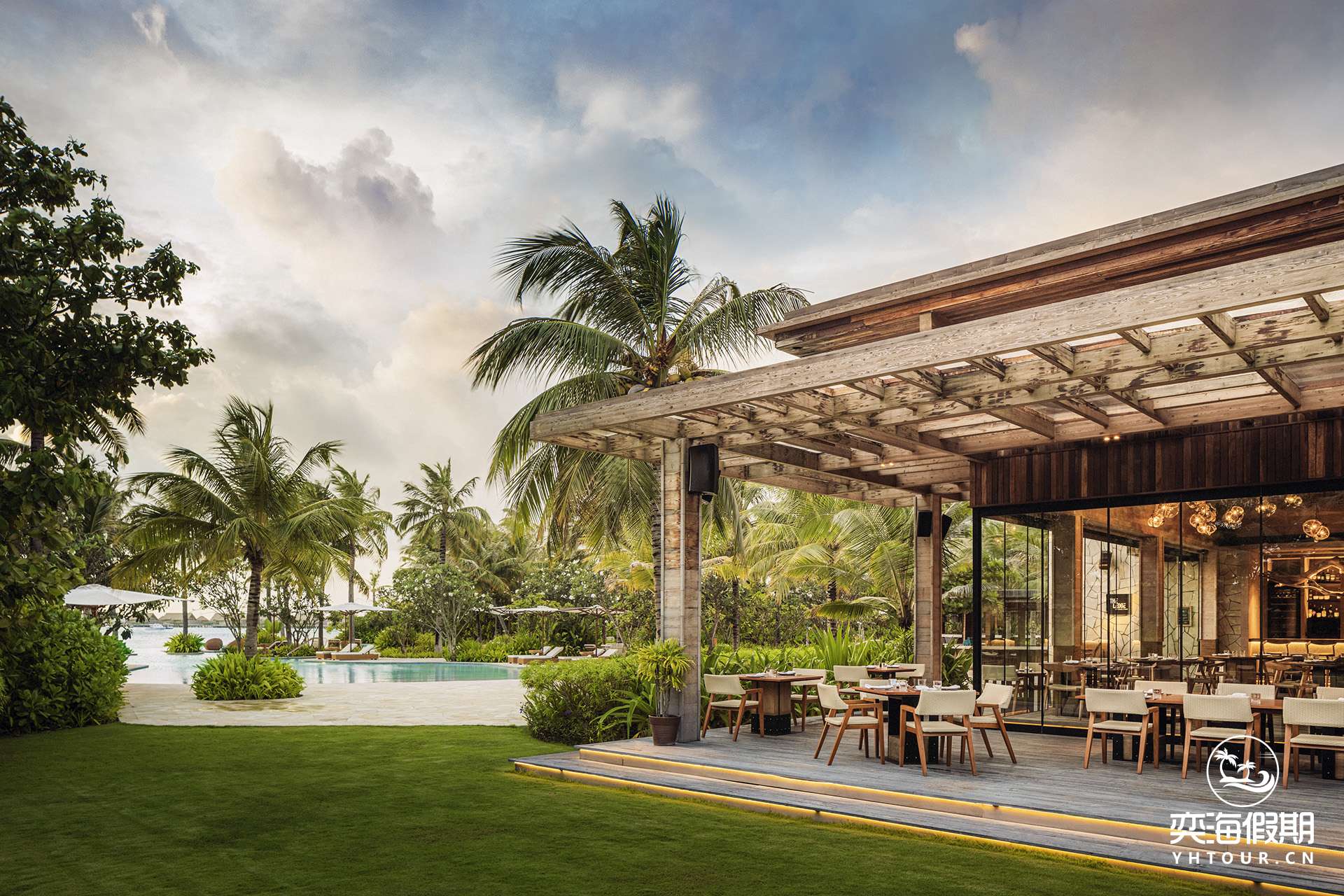Waldorf Astoria Maldives_The Ledge_Exterior_Pool View.jpg