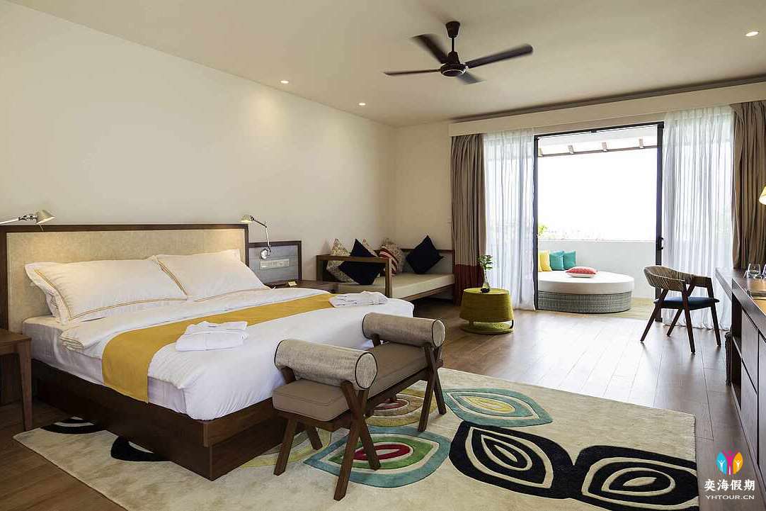 Deluxe Room Seaview Balcony (3).jpg