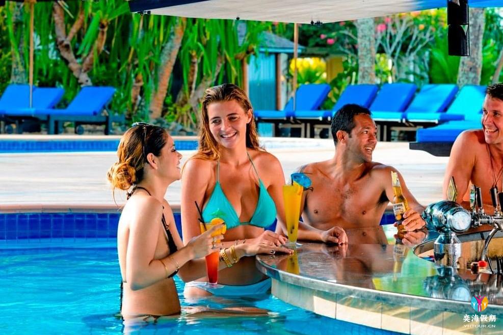 the-warwick-fiji-pool-bar_standard.jpg