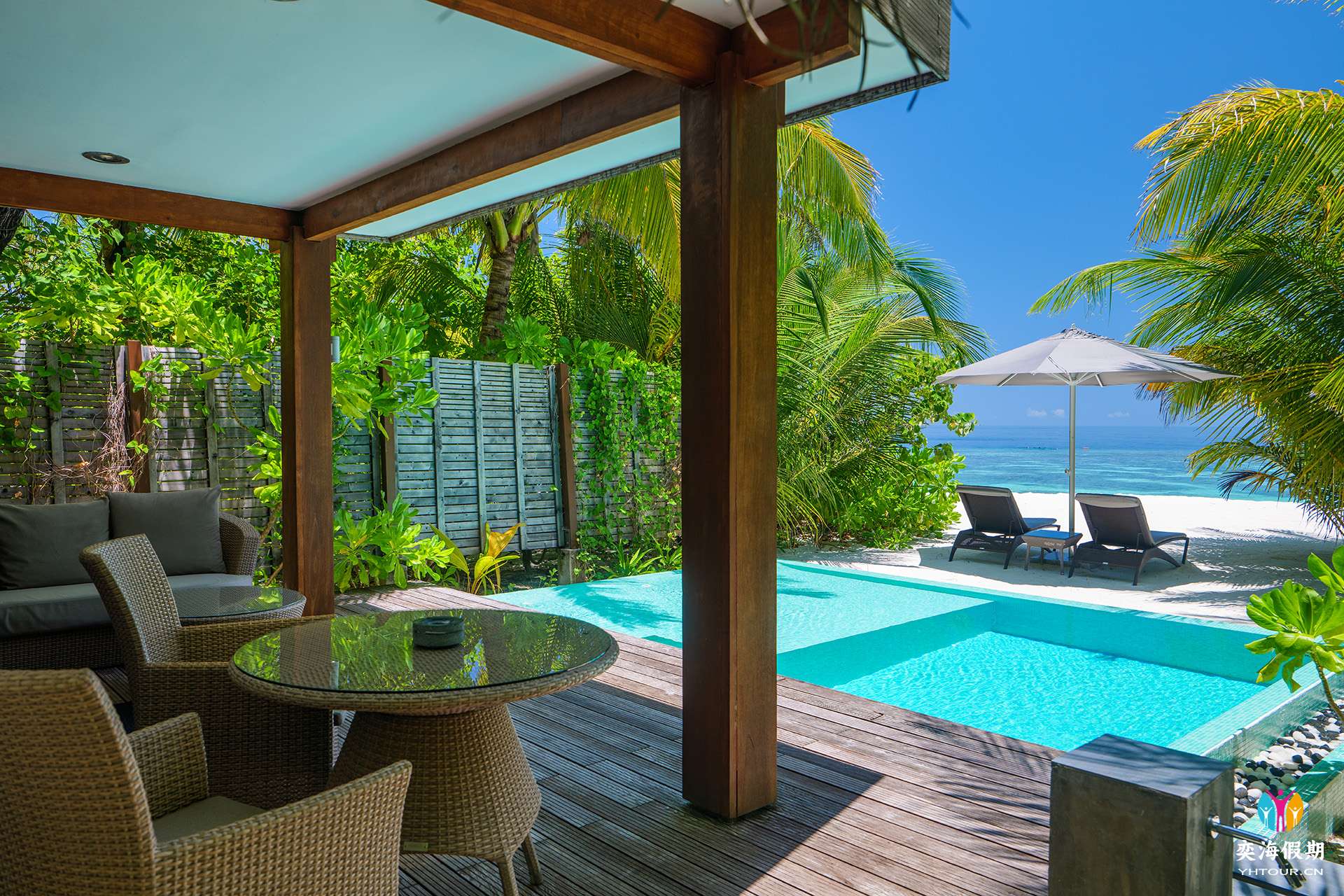 Duplex Pool Villa 03.jpg