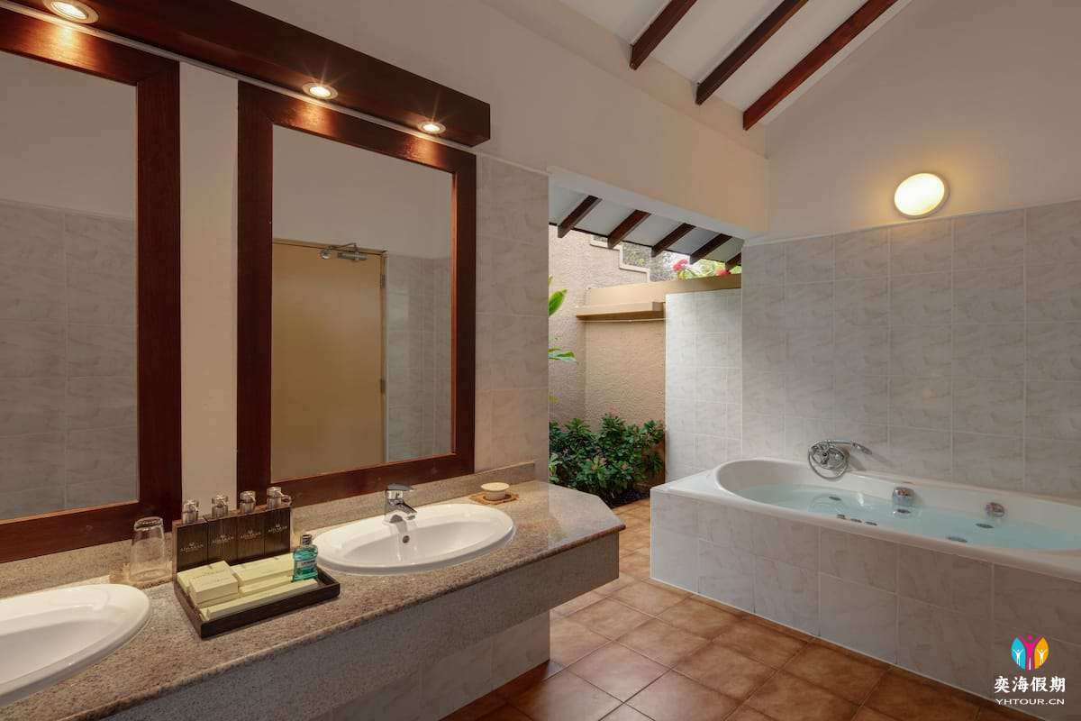 Honeymoon Suite (4).jpg
