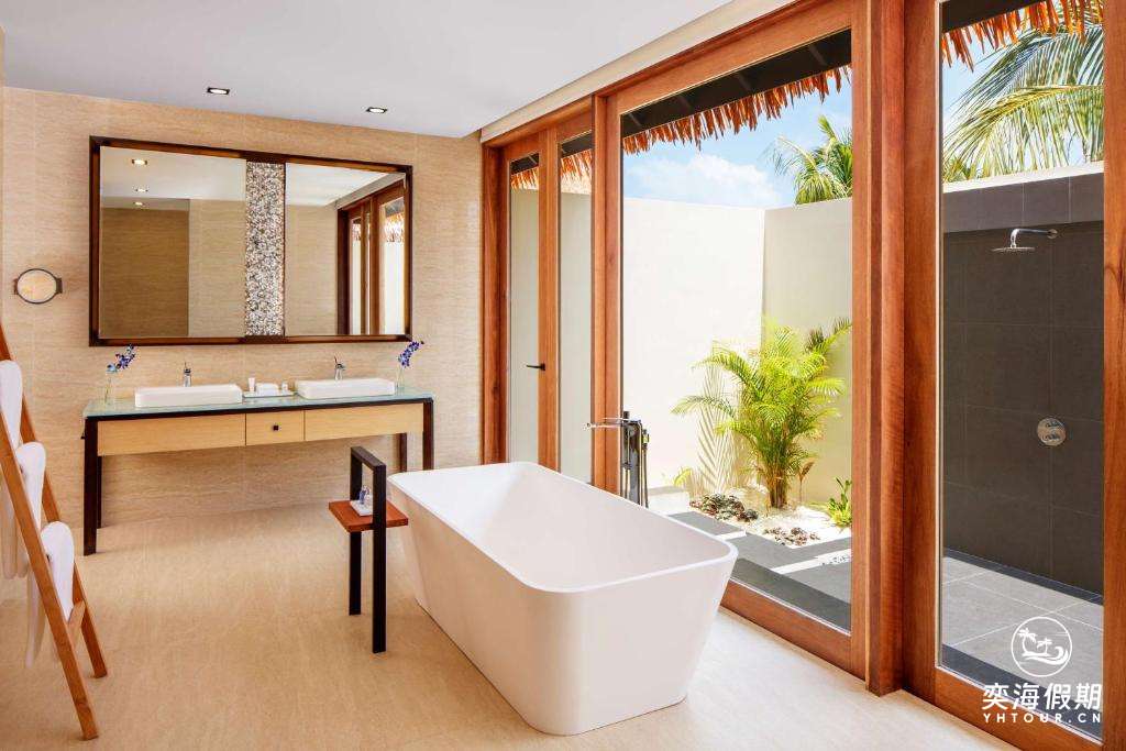 2 Bedroom Family Beach Villa with Private Pool (3).jpg