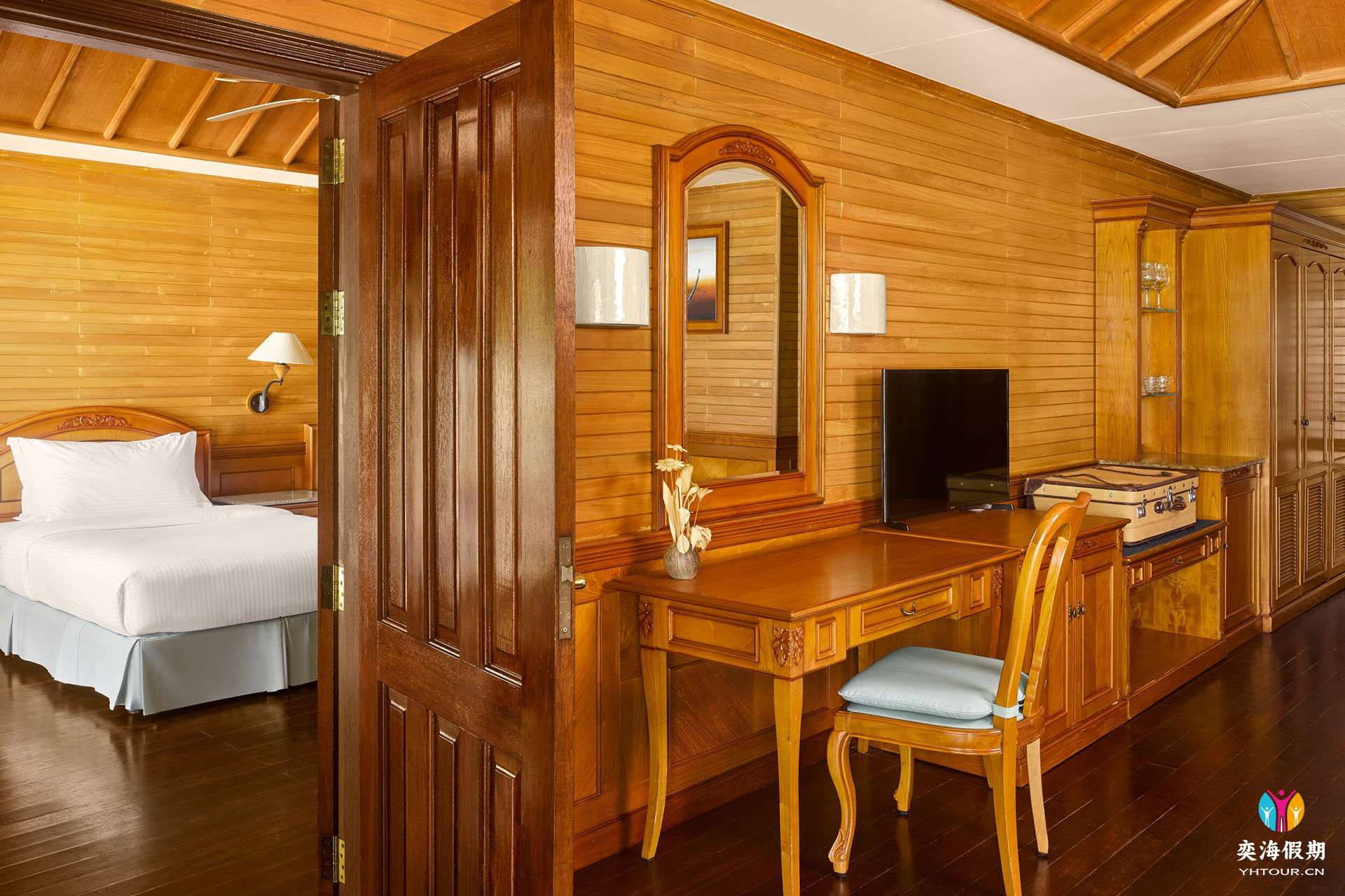 Royal Island - Two Bedroom Family Beach Villa - Interconnecting - Large.jpg