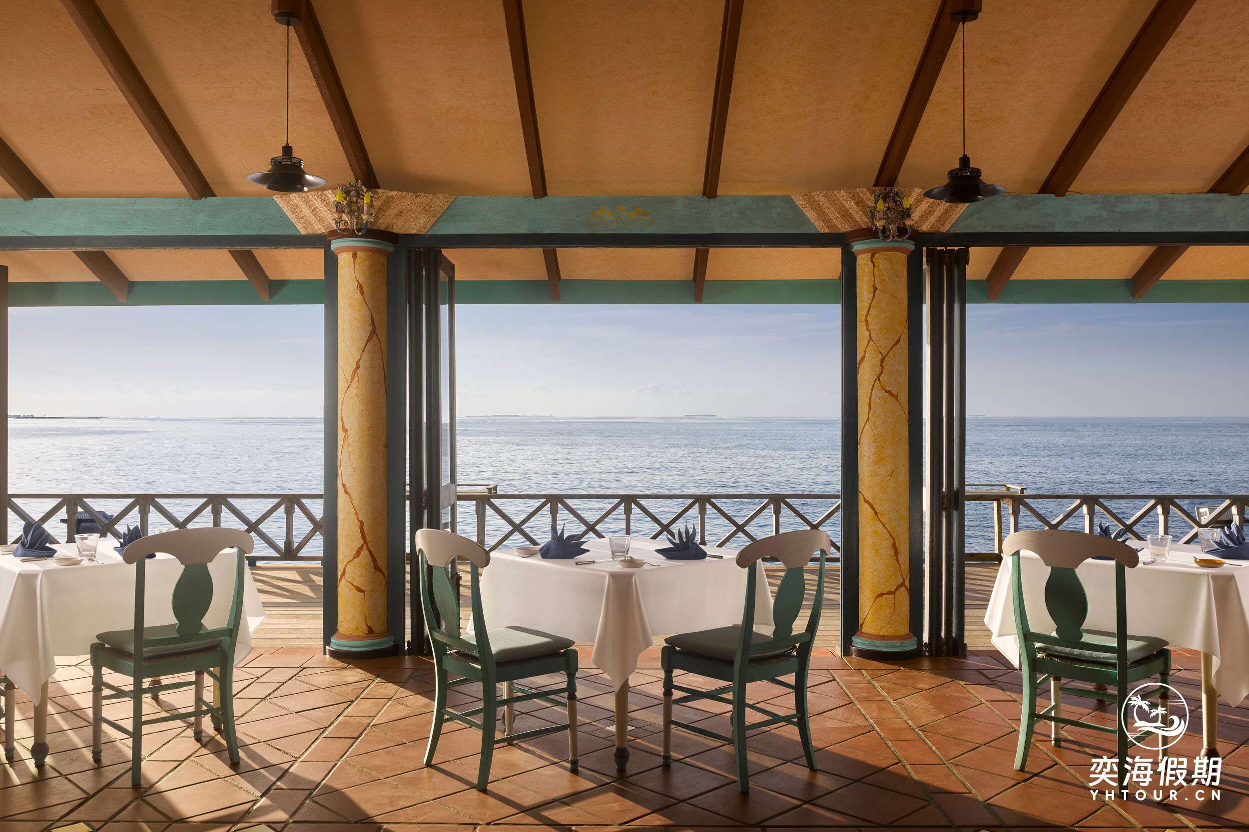 Villa Park - Al Pontile - Seating - Large.jpg