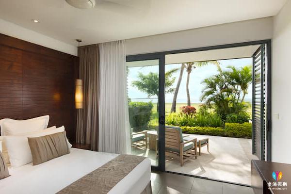 Beachfront Room (2).jpg