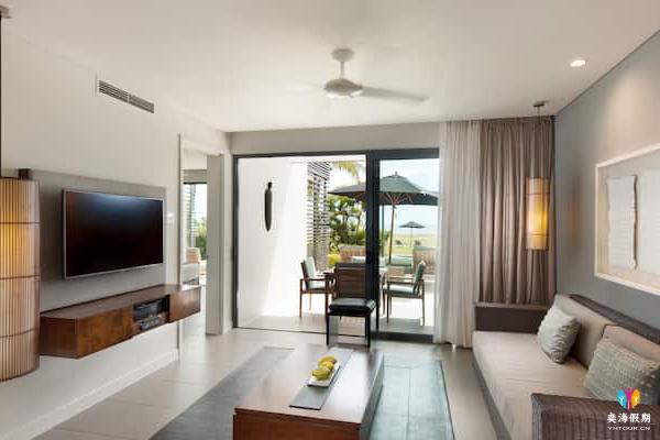 Beachfront Room (3).jpg