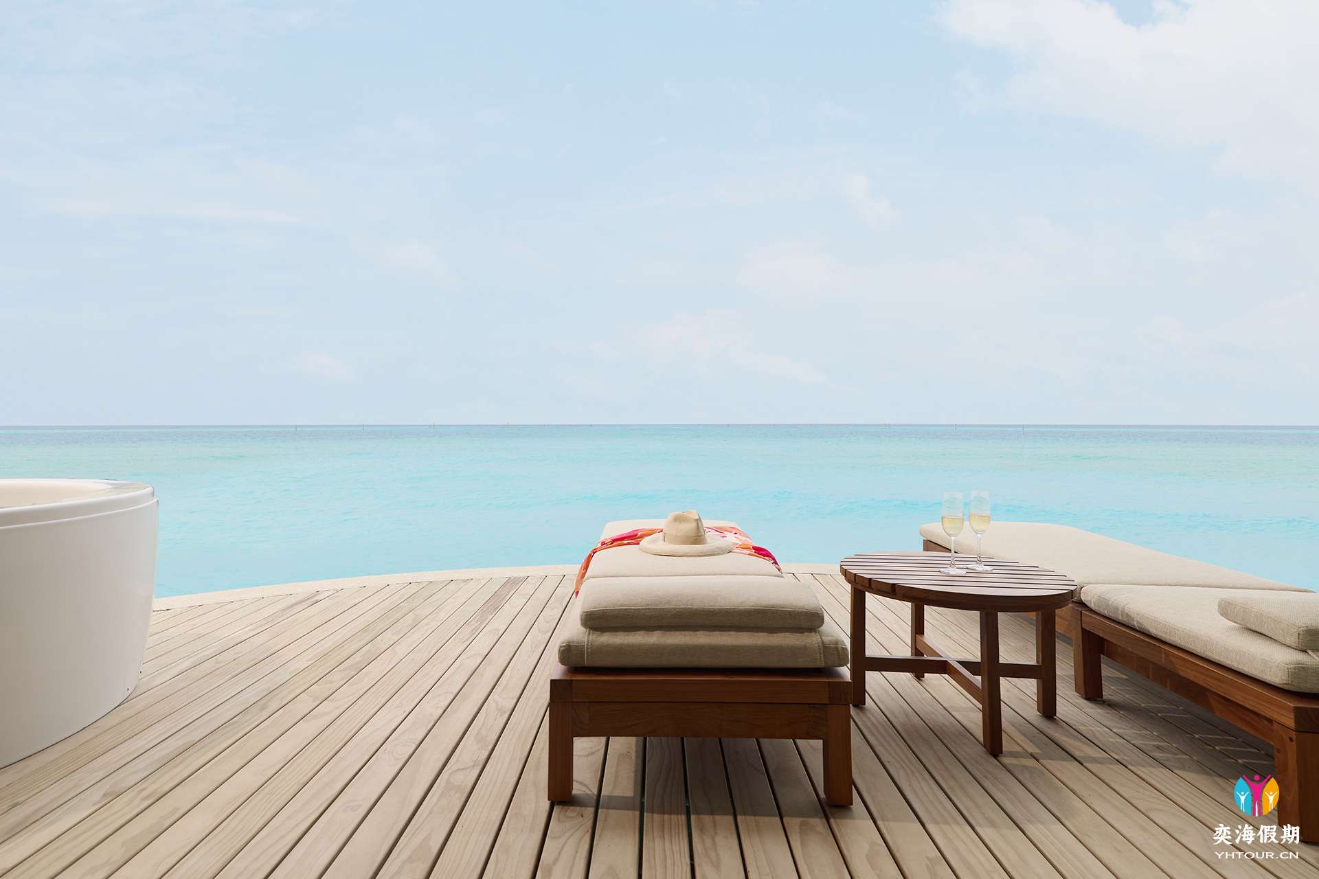 One-Bedroom Overwater Villa with Jacuzzi4.jpg