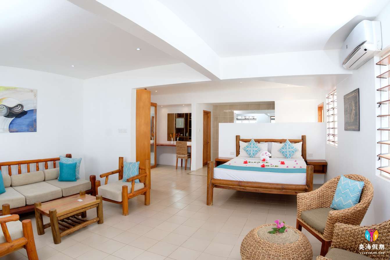 Beachfront Pool Bure.jpg