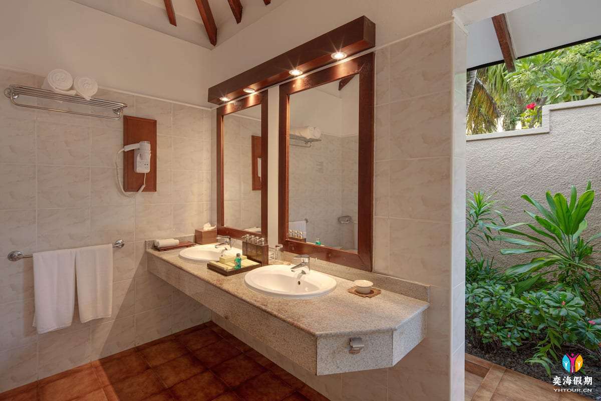 Honeymoon Suite (3).jpg