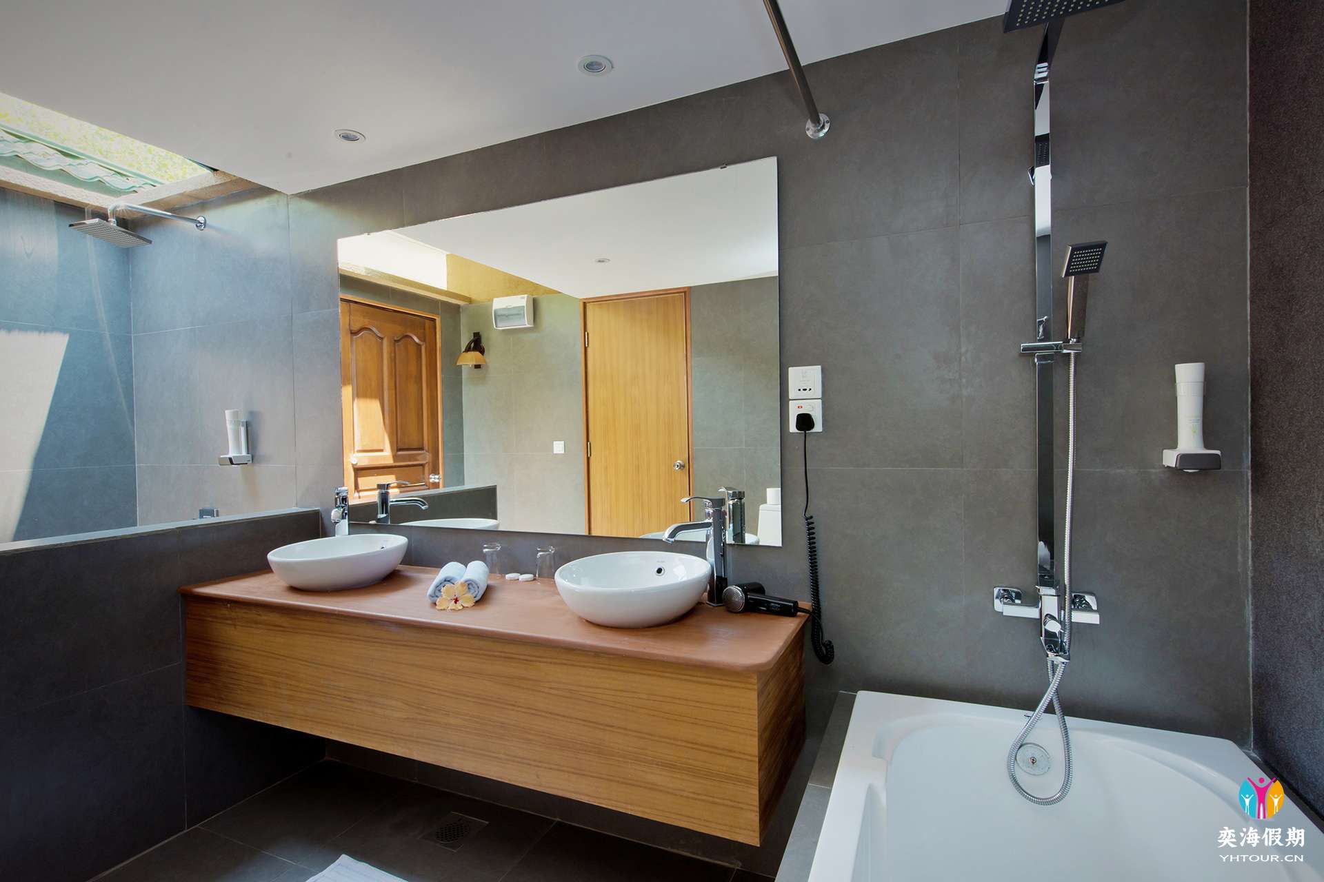 Open Air Bathroom(1).jpg