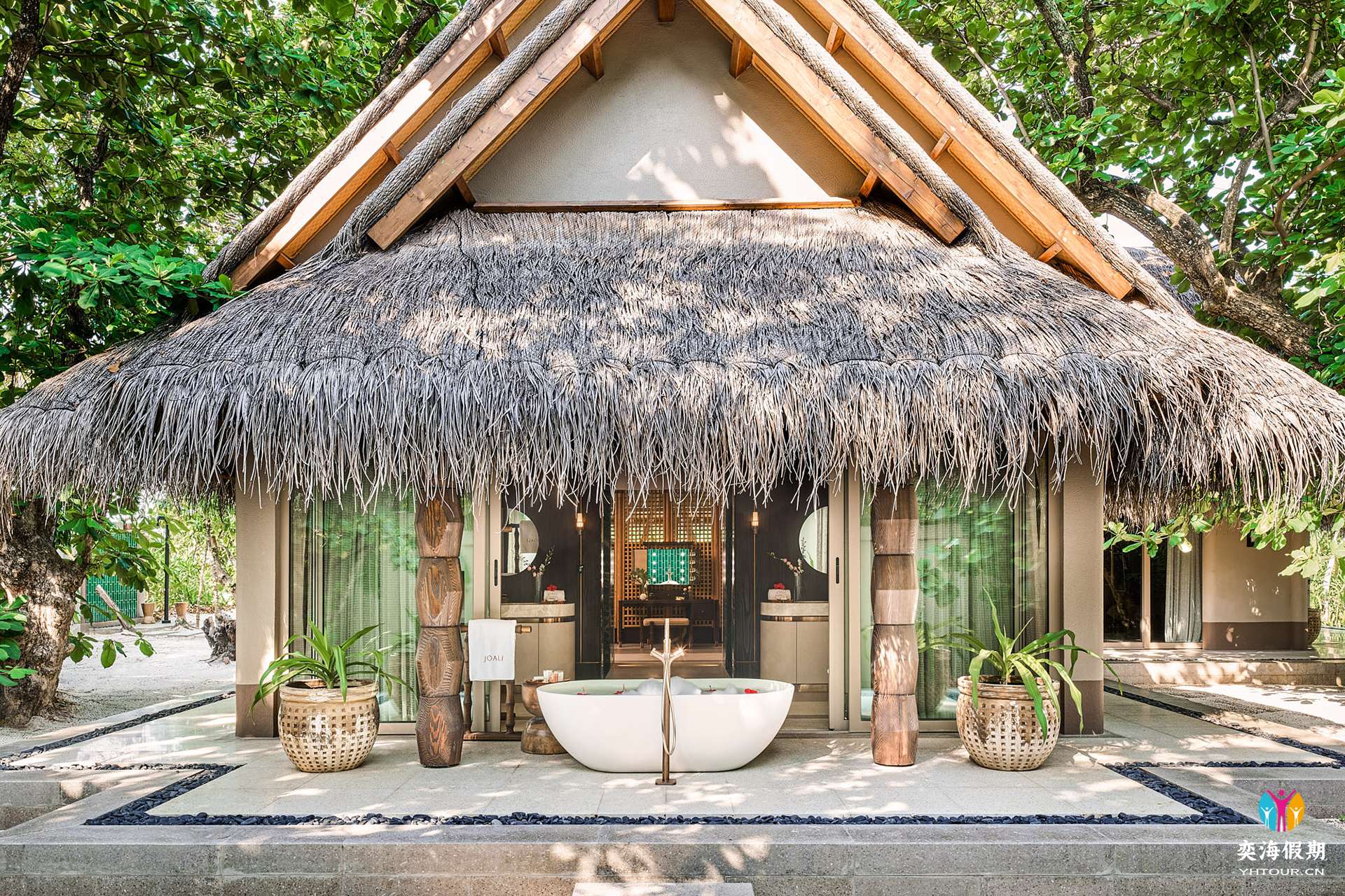 Luxury Beach Villa with Pool Bath.jpg