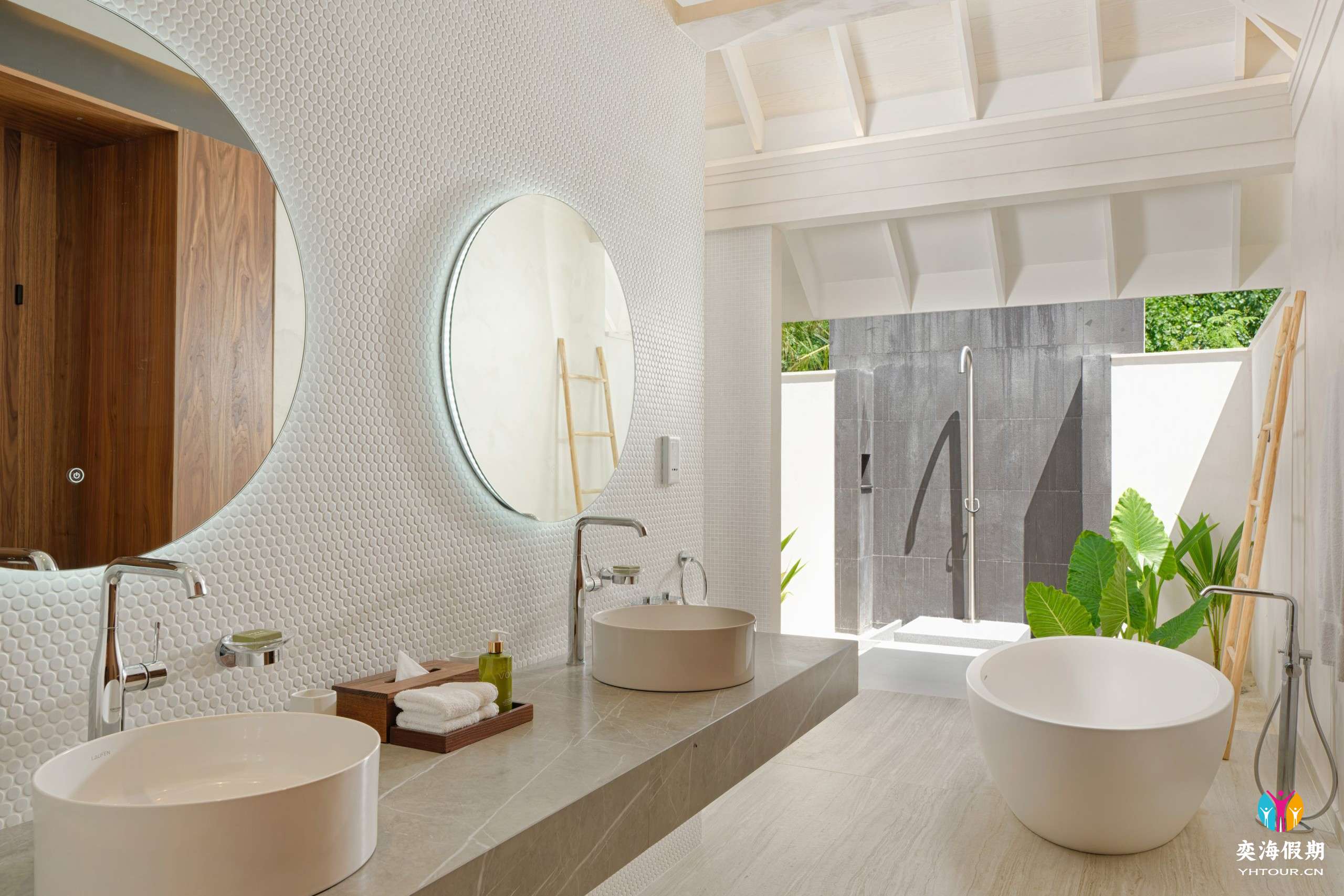 2 Bedroom Beach Pool Villa (2).jpg