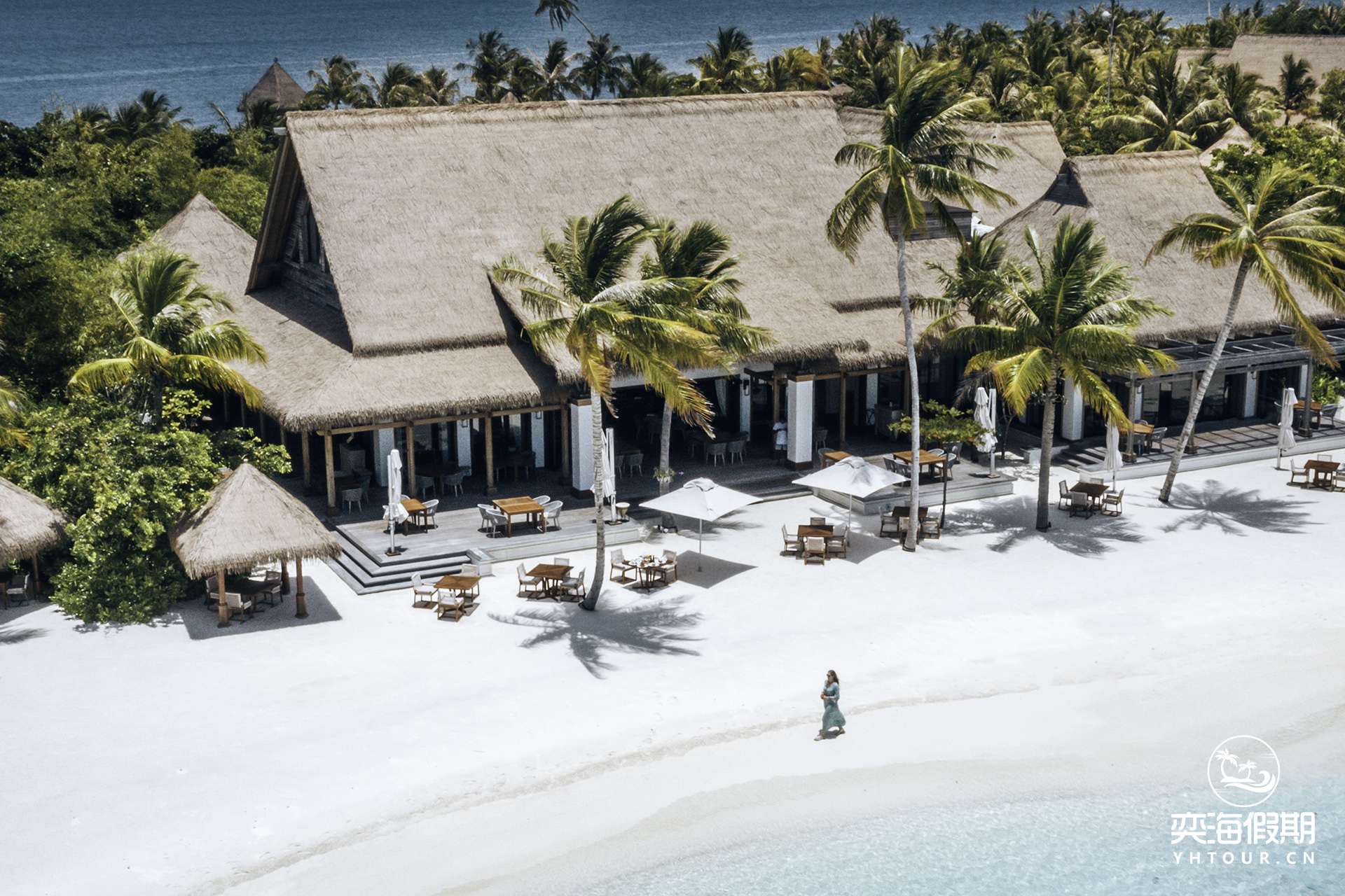 Waldorf Astoria Maldives_Tasting Table_Exterior.jpg