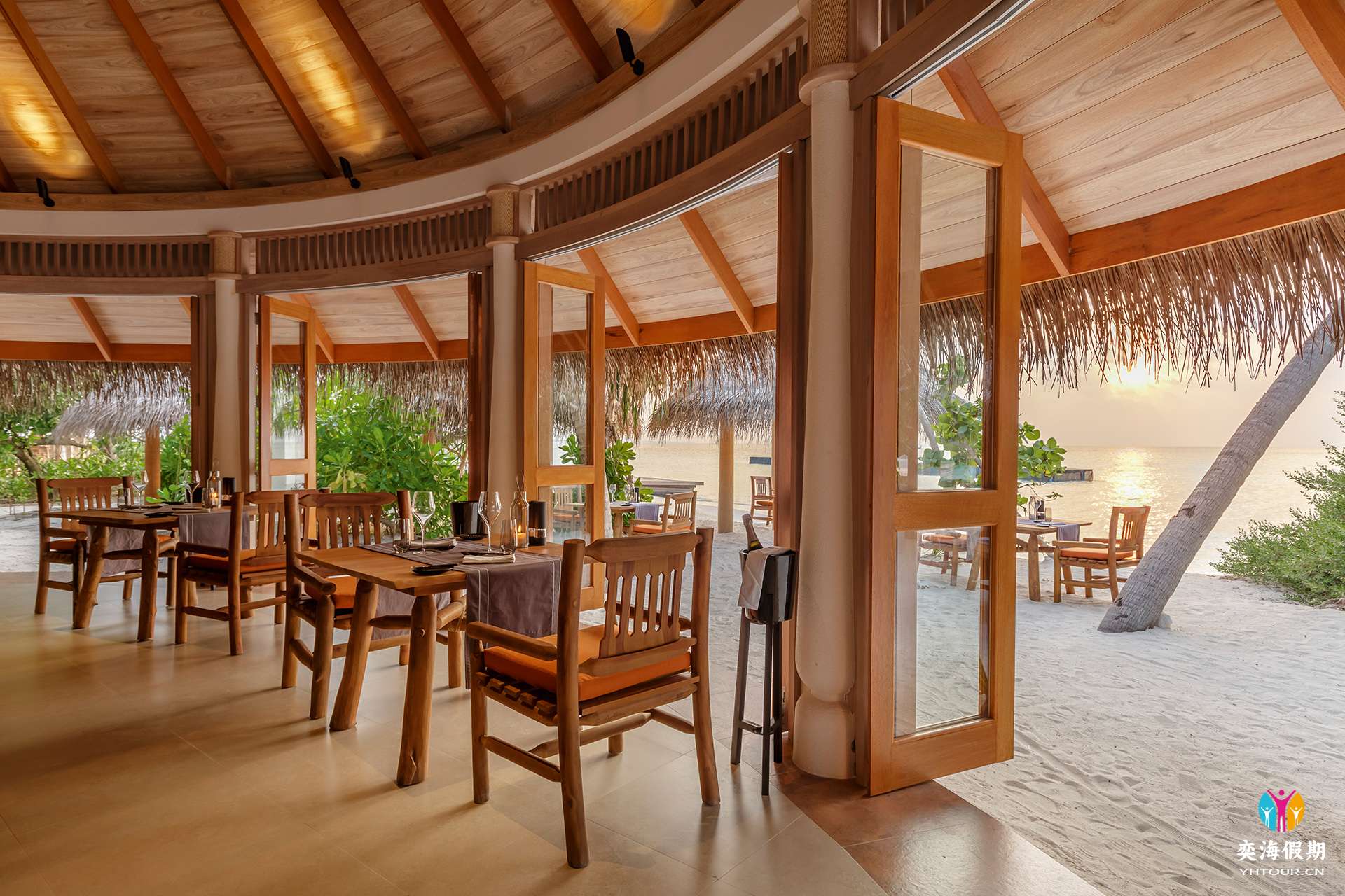 Milaidhoo Maldives_Shoreline Grill.jpg