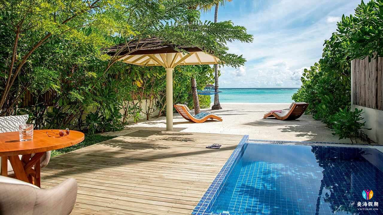 Romantic Beach Villa With Pool (2).jpg