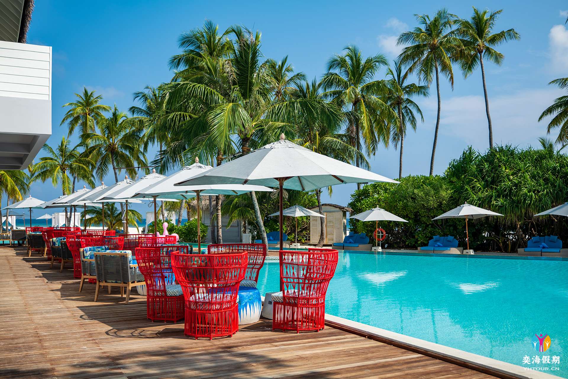 Finolhu Baa  Atoll Maldives_PoolBar-8.jpg