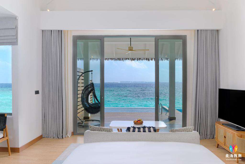 Overwater Pool Villa7.jpg