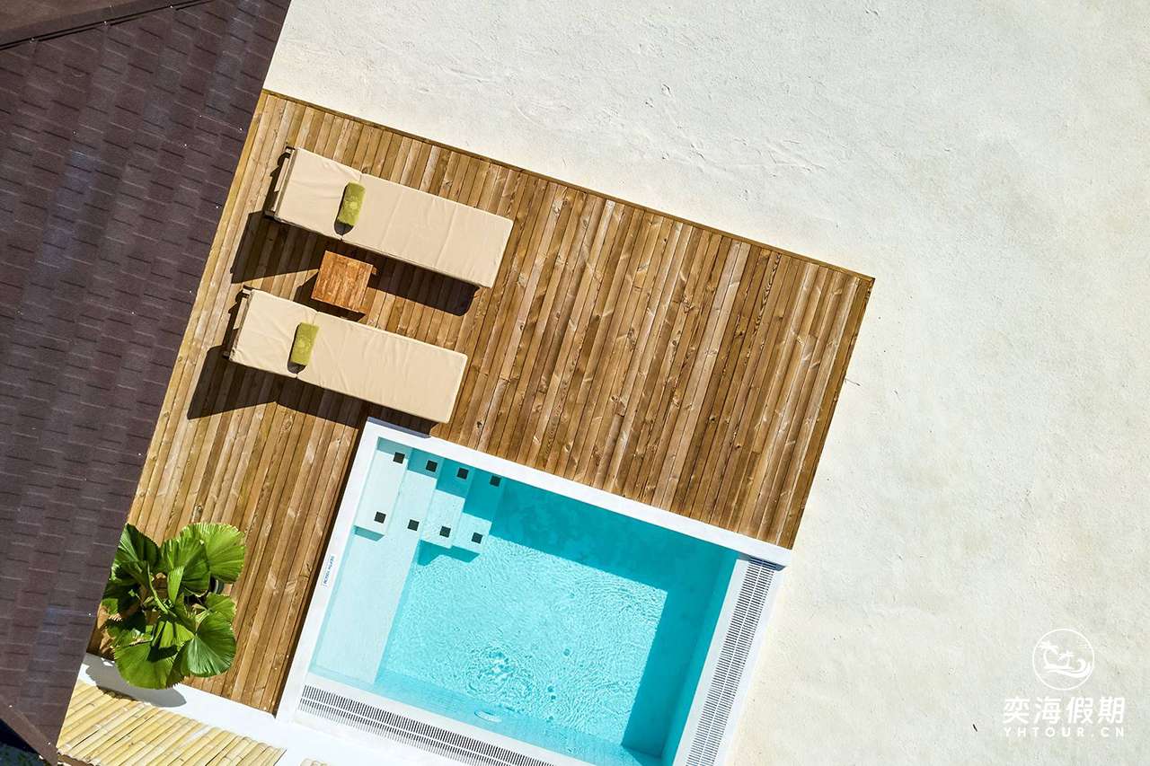 Grand Beach Villa with Pool6.jpg