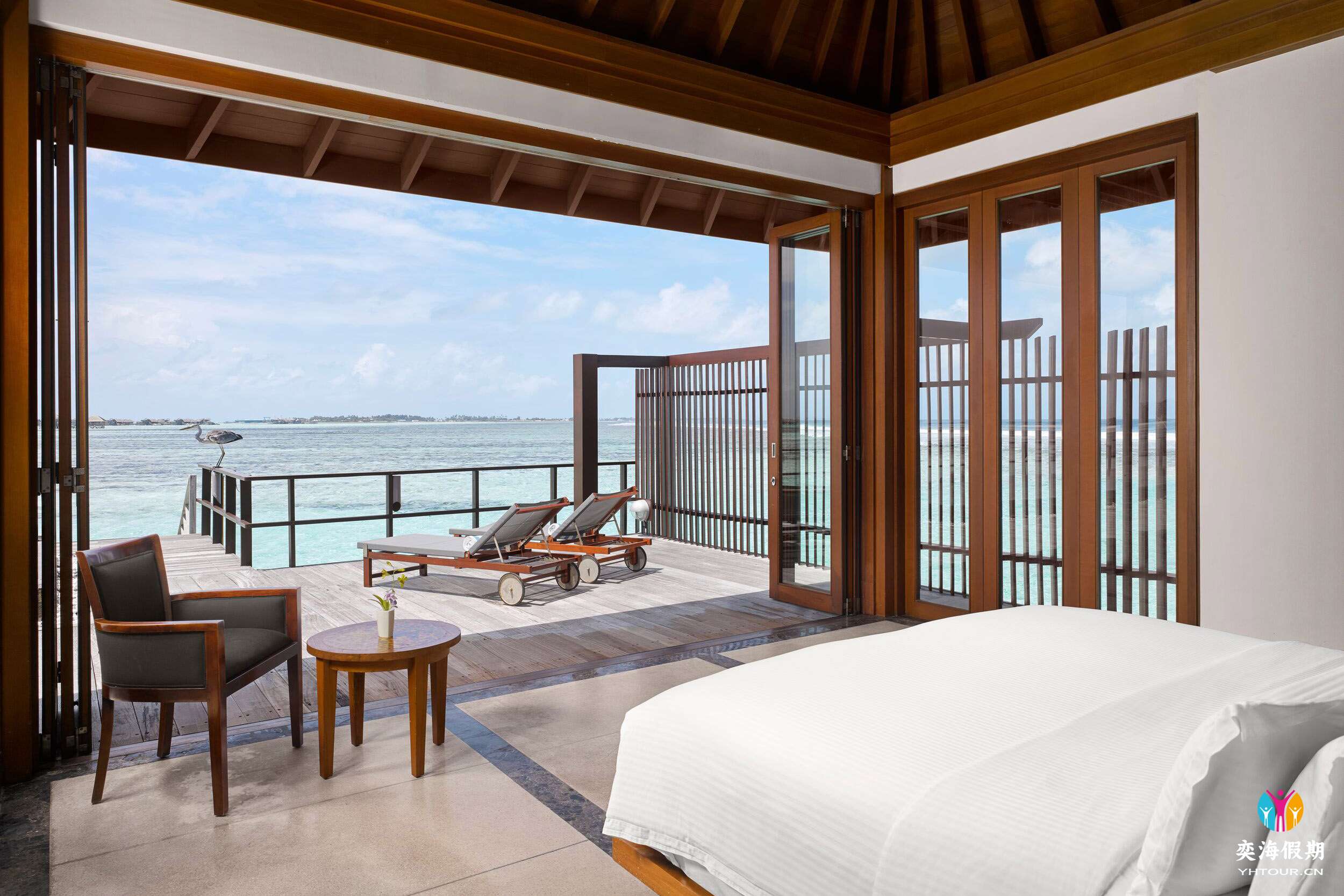 Villa Nautica - Two Bedroom Ocean Suite with Pool - Bedroom - Large.jpg