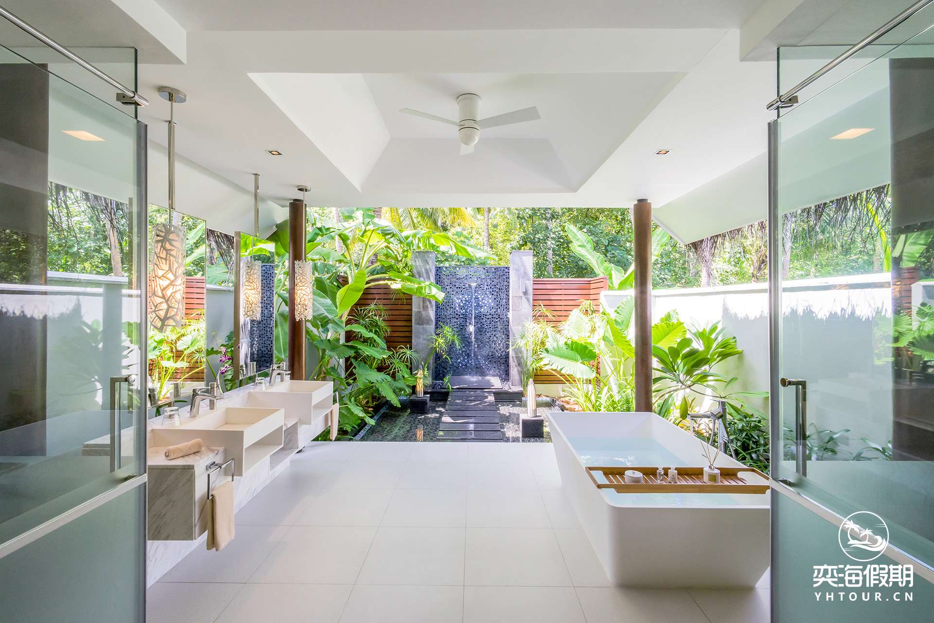 Beach Pool Villa Bathroom_Niyama_Maldives.jpg