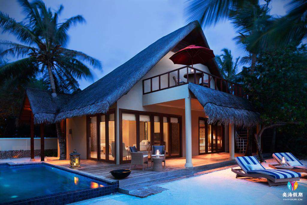 One Bedroom Beach Suite with Pool (2).jpg