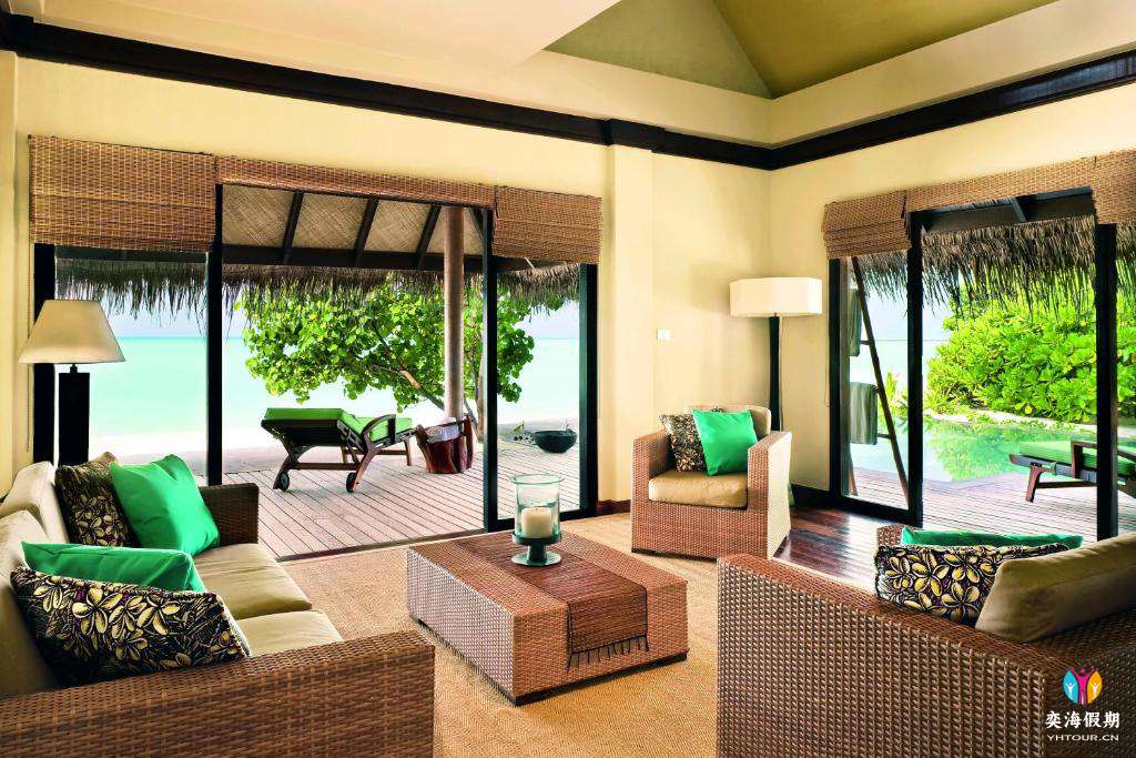 One Bedroom Beach Suite with Pool (1).jpg