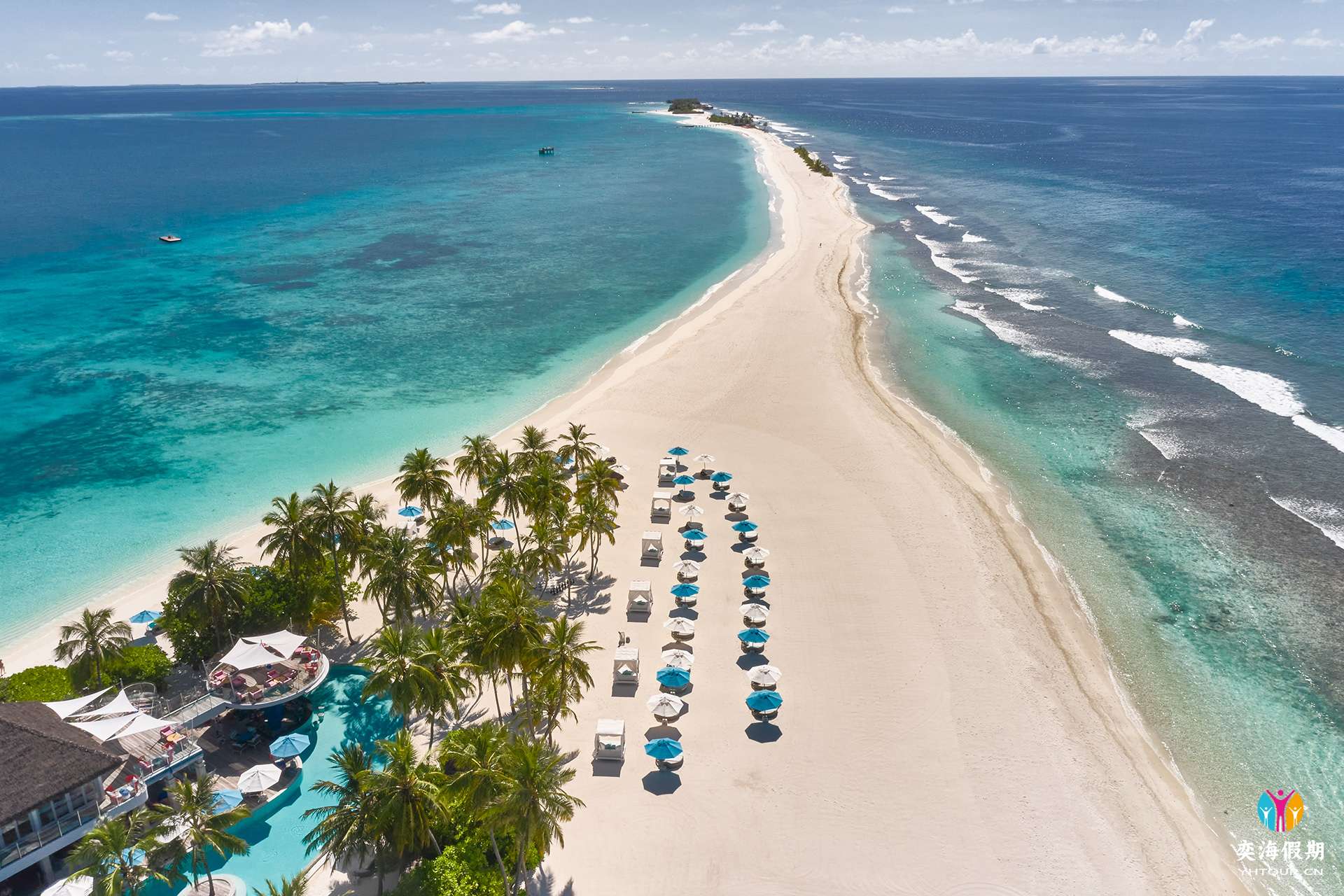 Finolhu_2022_Pool_Beach_Drone-0025.jpg