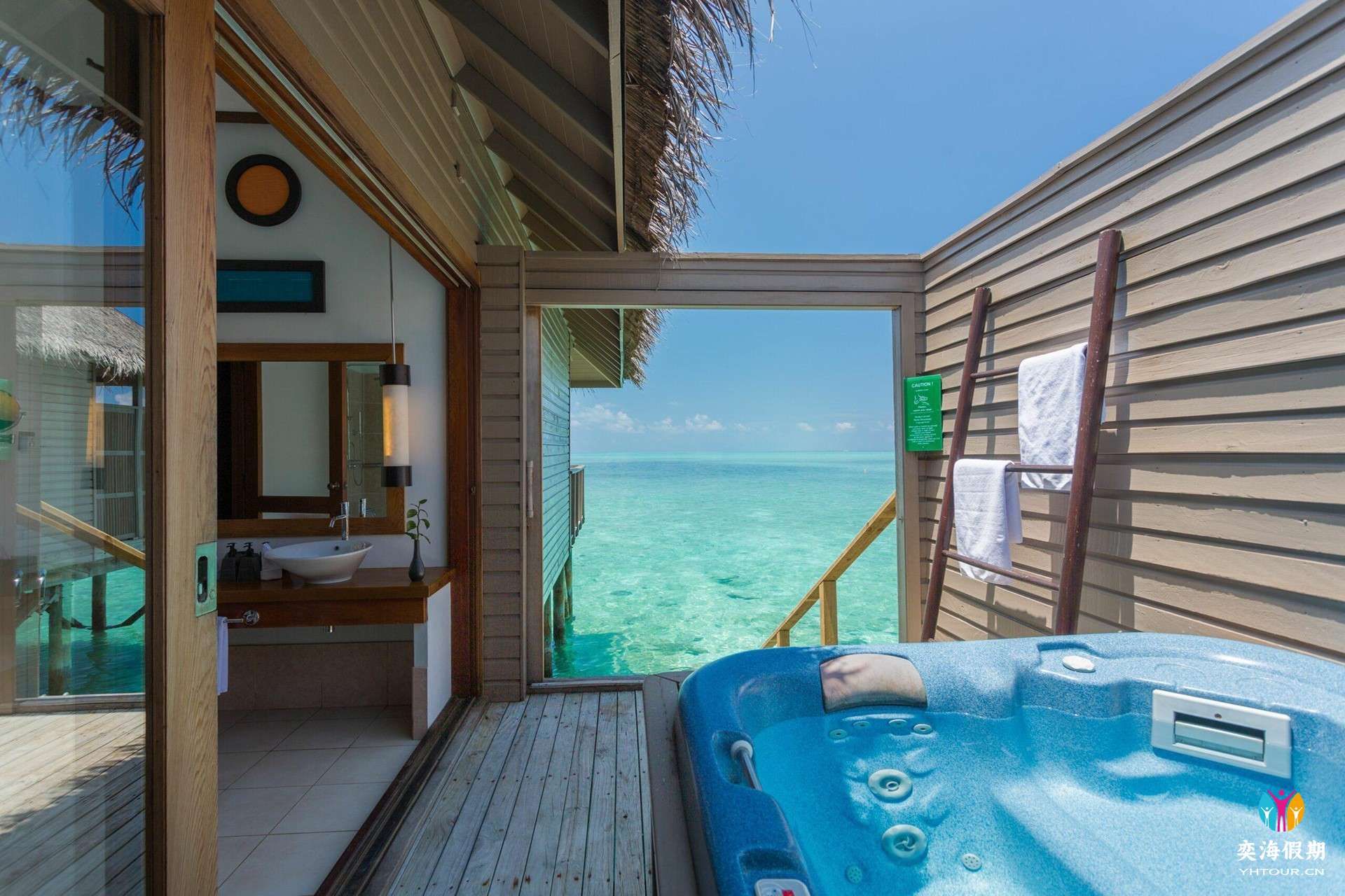 Jacuzzi Water Villa (4).jpg