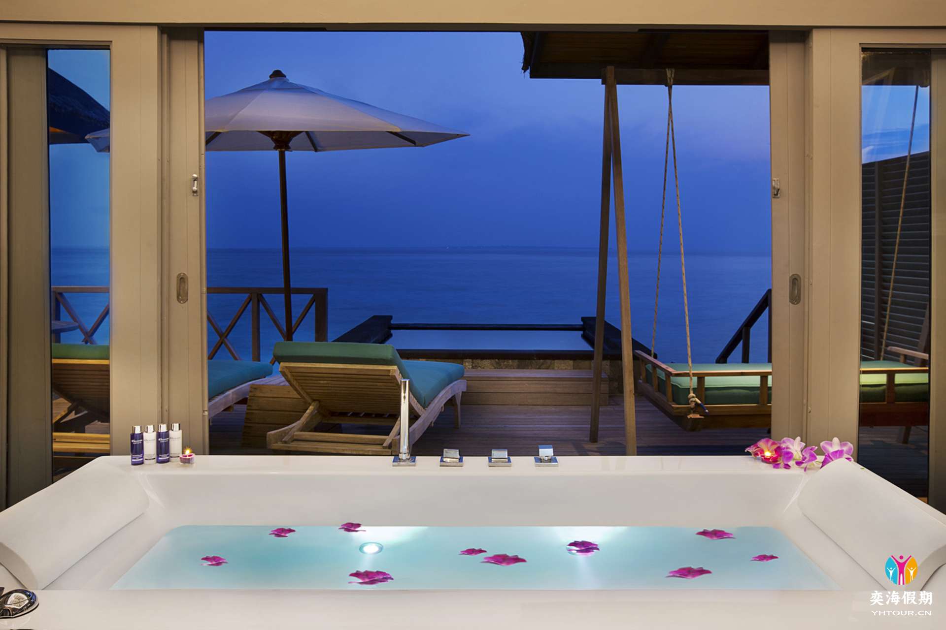 C.Sunset Water Villas with Infinity Pool.jpg