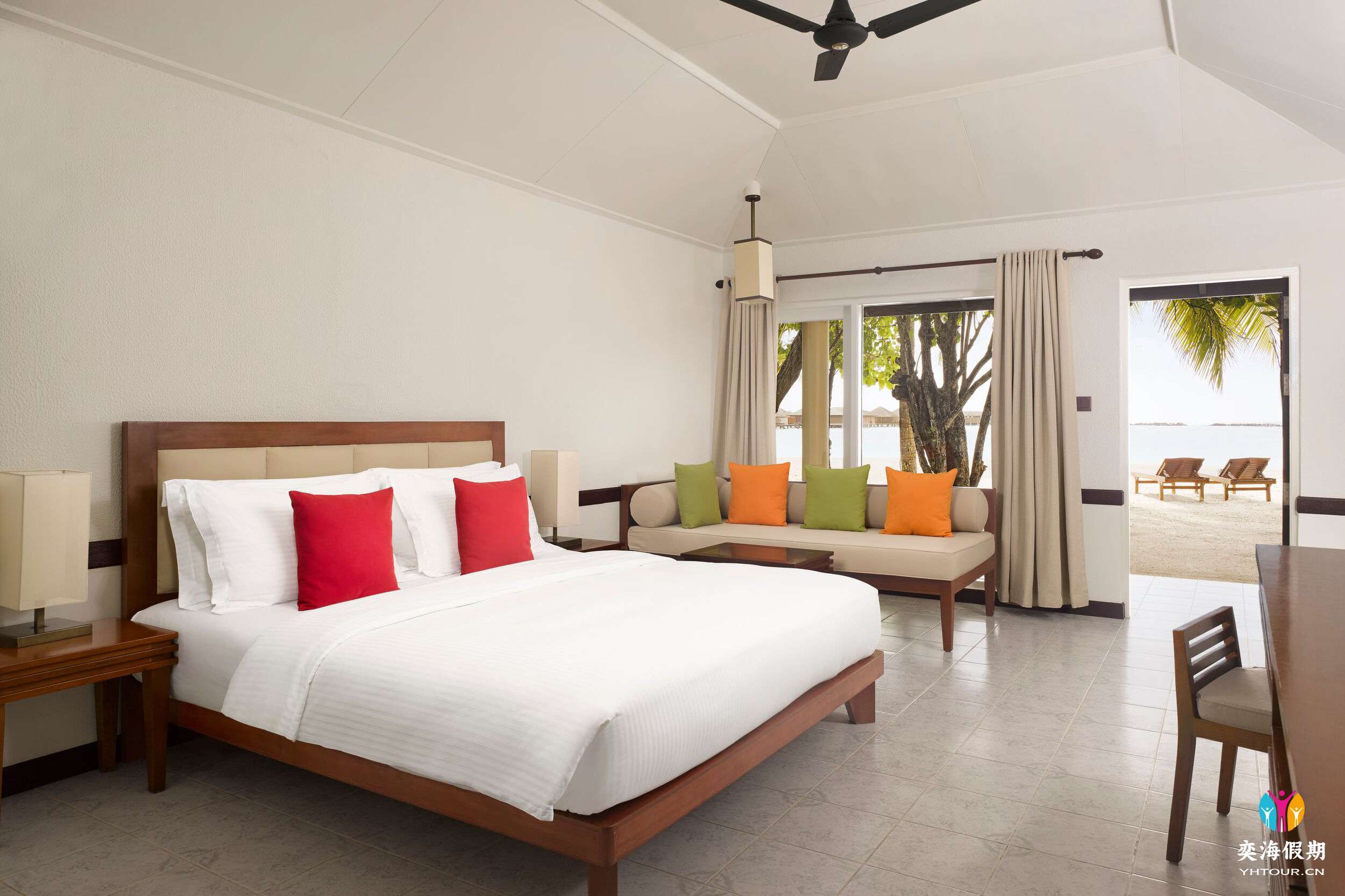 Villa Nautica - Beach Villa - Bed - Large.jpg