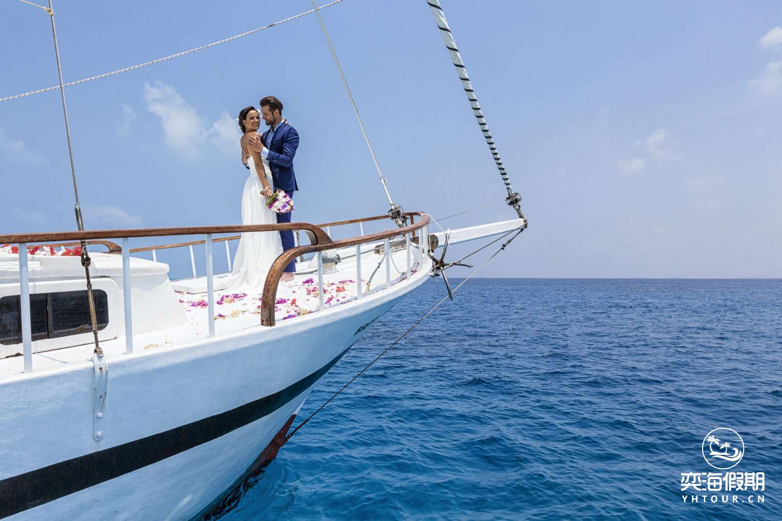 HurawalhiRenewalOfWeddingVowsYacht4.jpg