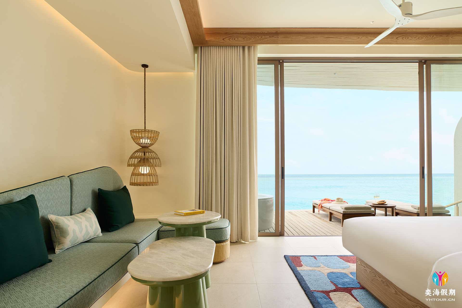 One-Bedroom Overwater Villa with Jacuzzi2.jpg