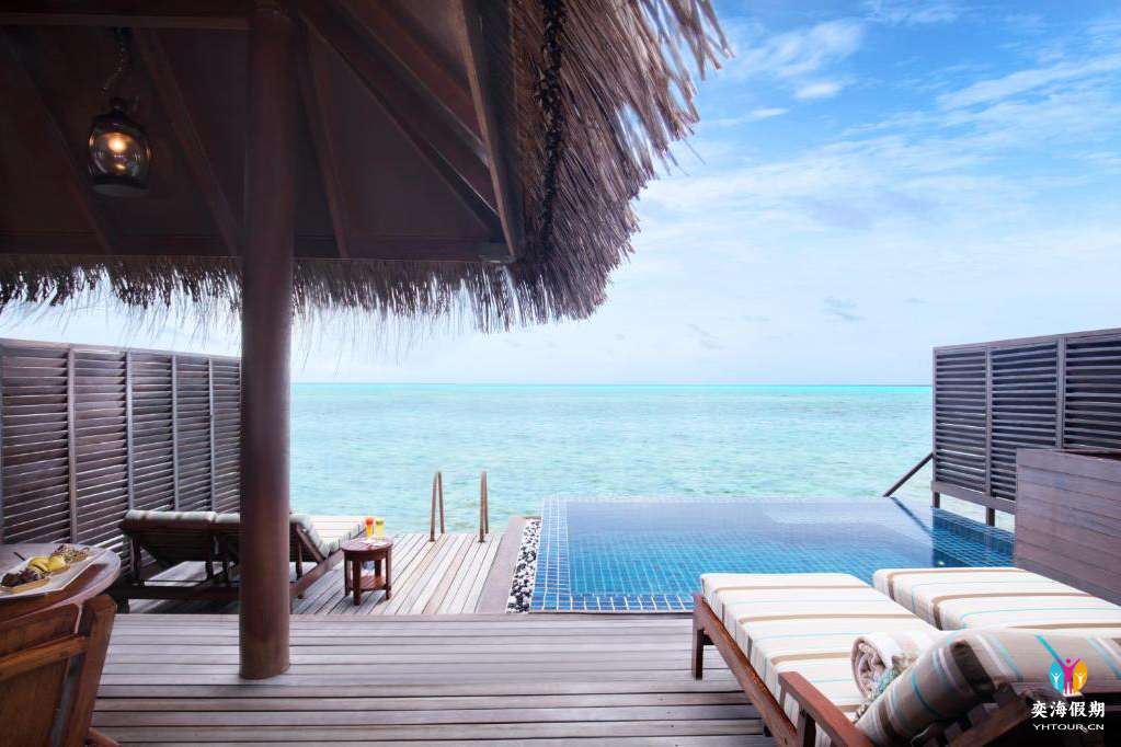 Deluxe Lagoon Villa with Pool (2).jpg