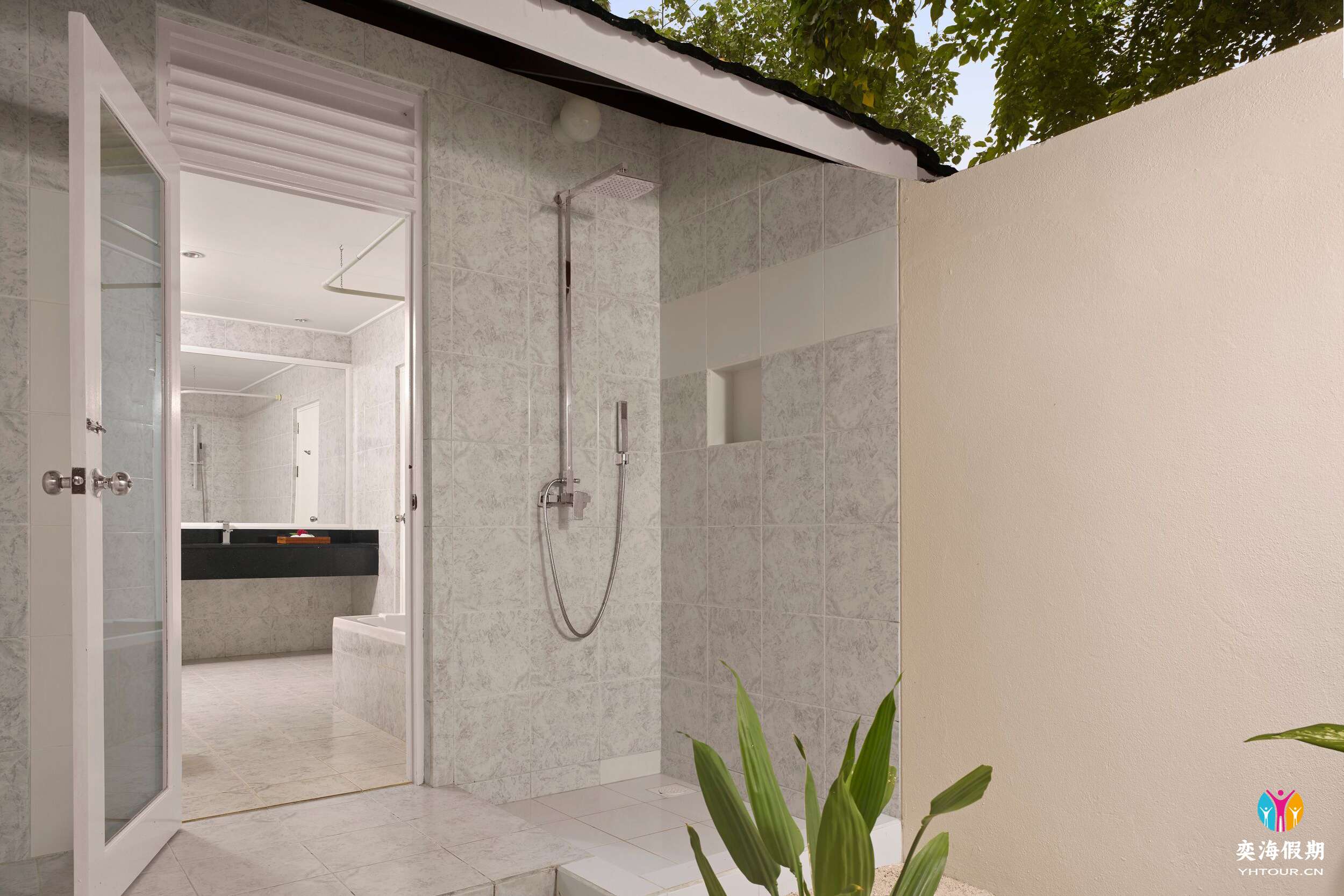 Villa Nautica - Beach Villa - Shower - Large.jpg