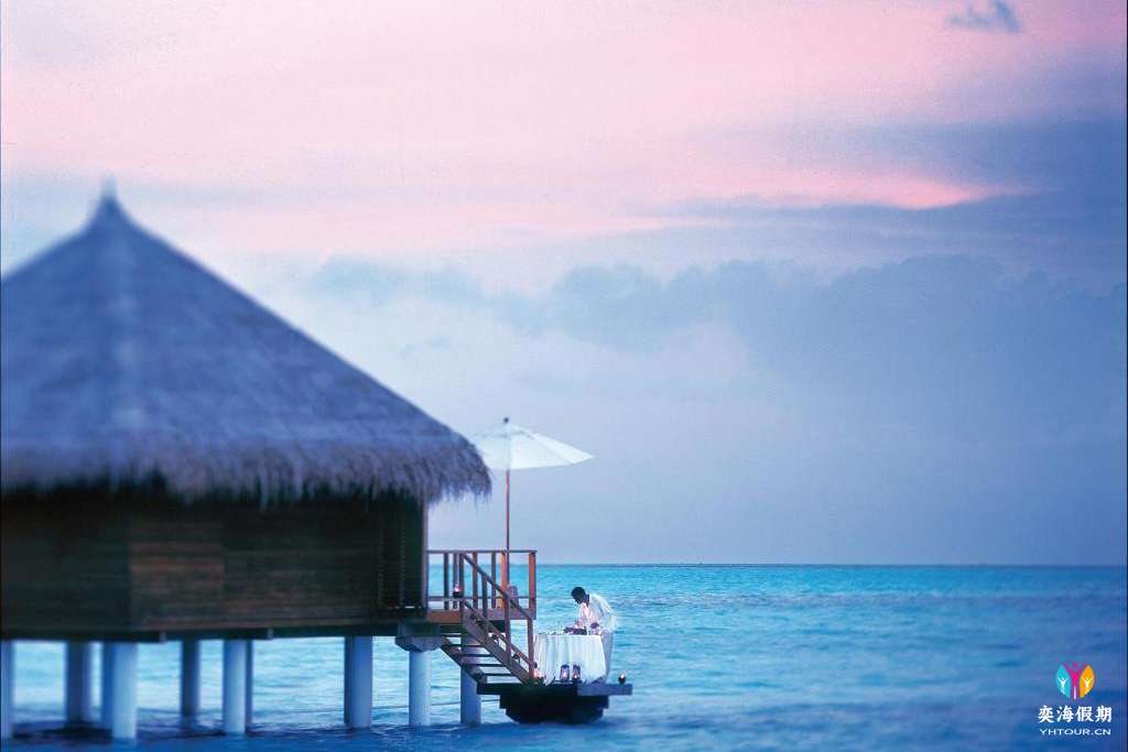 Deluxe Lagoon Villa with Pool (3).jpg