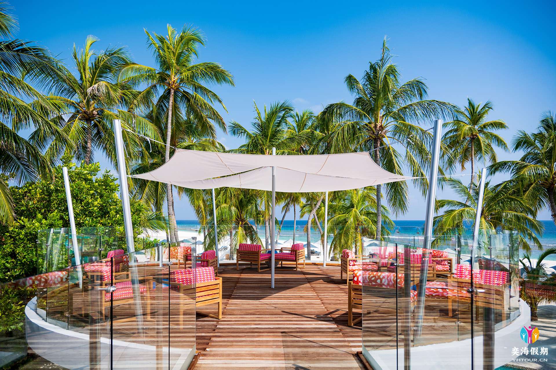 Finolhu Baa  Atoll Maldives_PoolBar-9.jpg