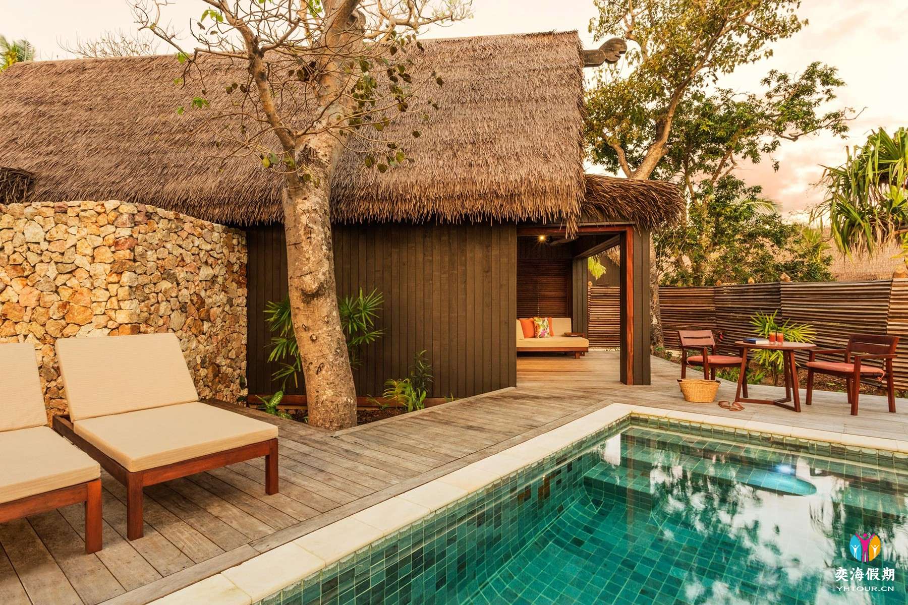fiji-hideaway_pool_villa_deck.jpg