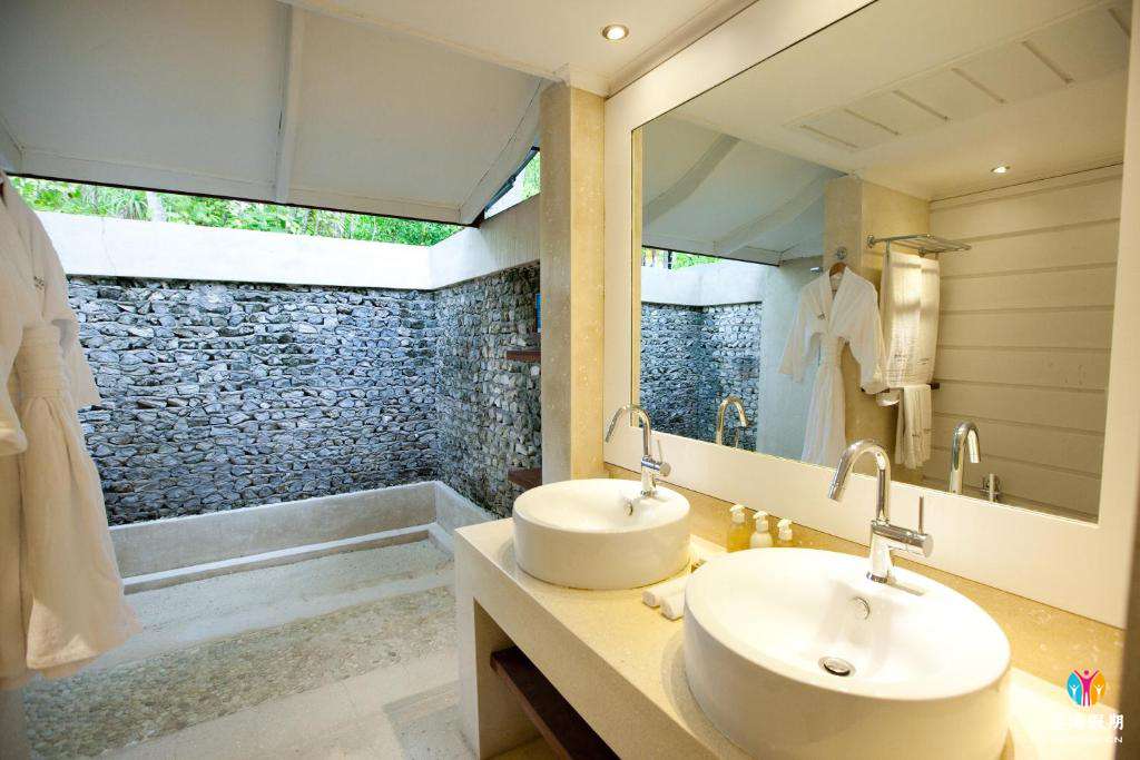 Two Bedroom Pool Water Villa (3).jpg