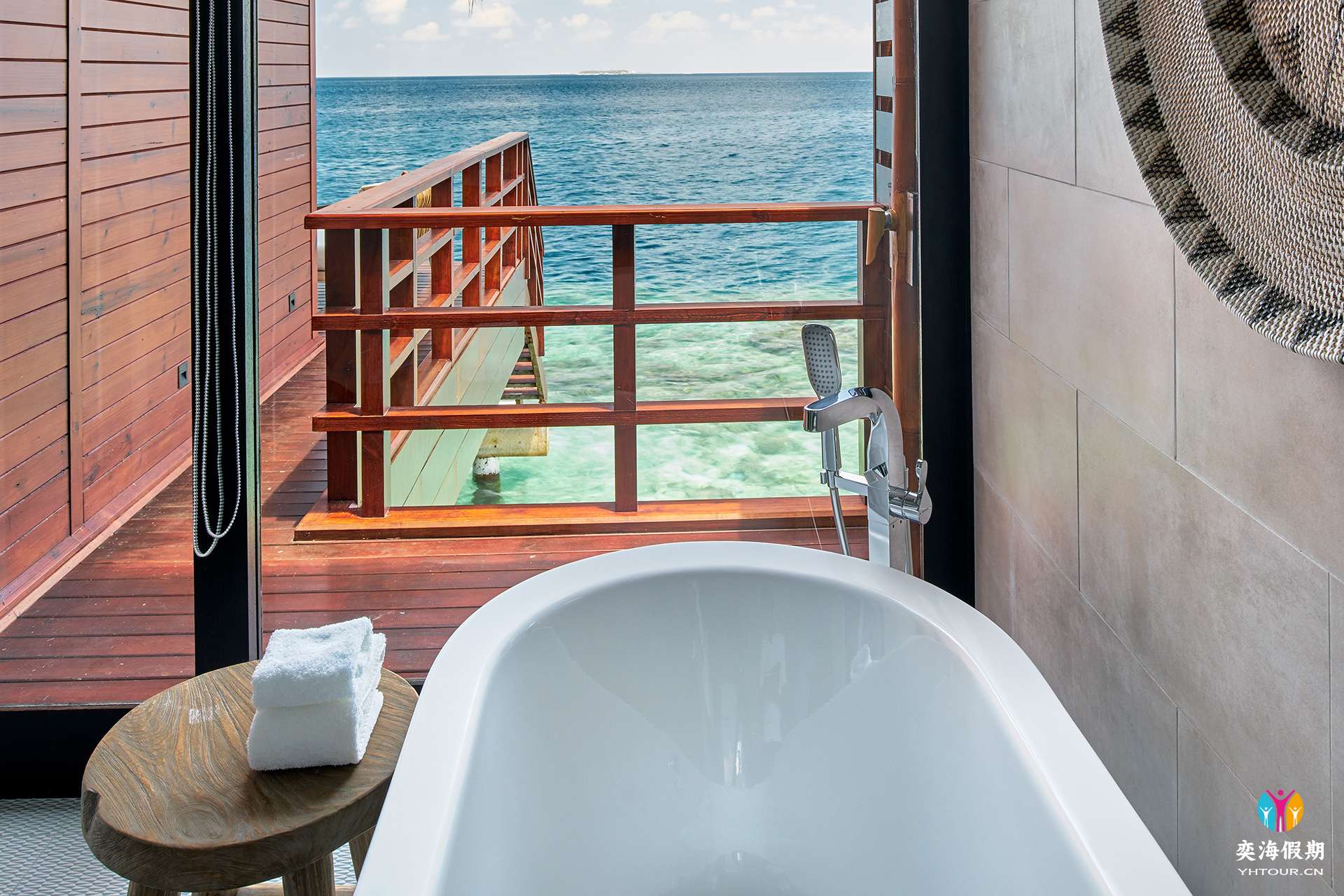 Lagoon Water Villa 4.jpg