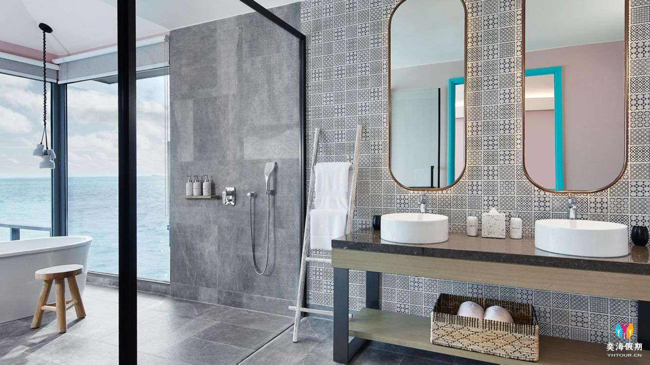 Overwater Villa3.jpg