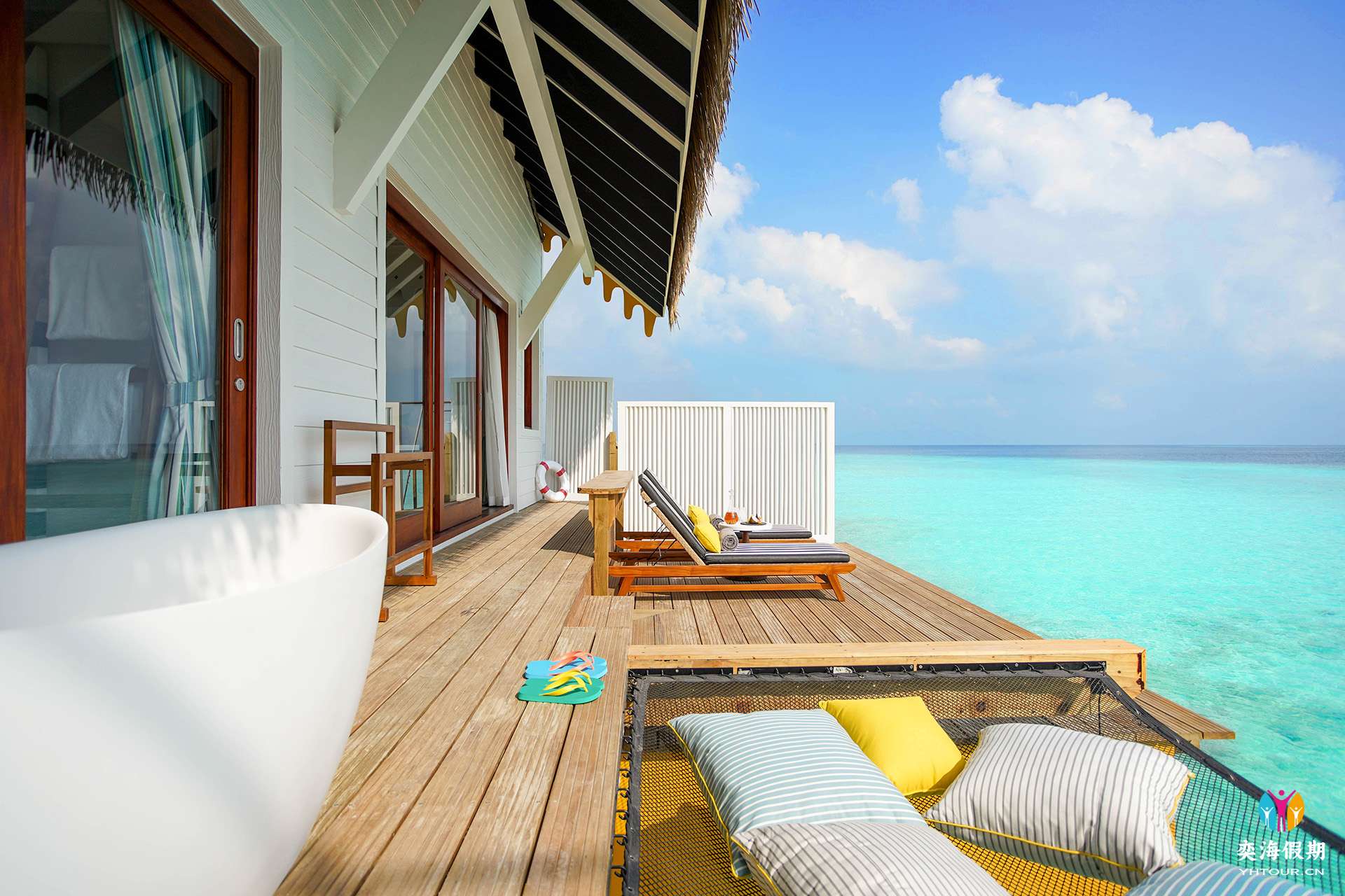 SAii Lagoon Maldives - Overwater Villa_outdoor deck_1.jpg
