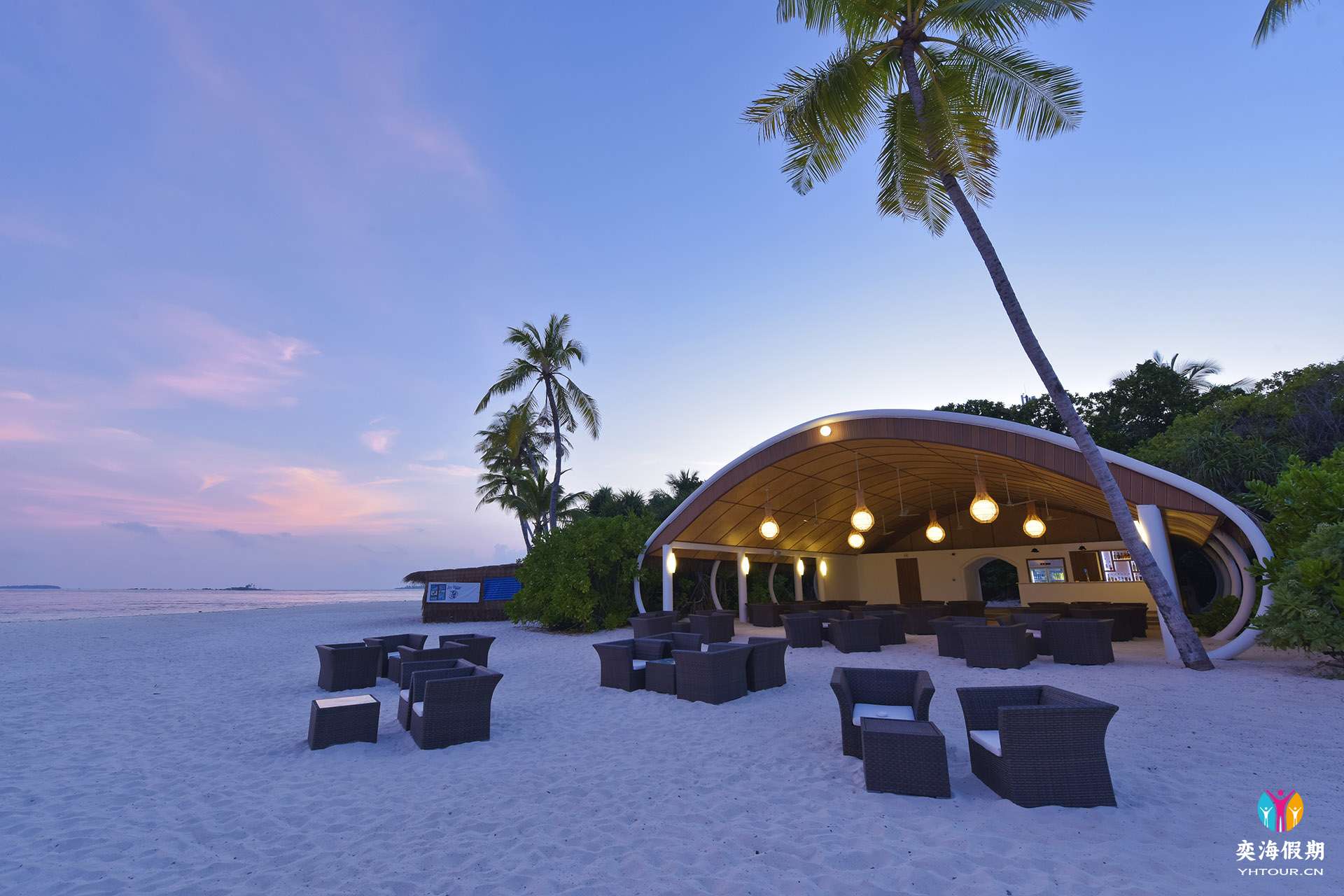 DL-HRES- Dreamland_Beach_Bar_02.jpg