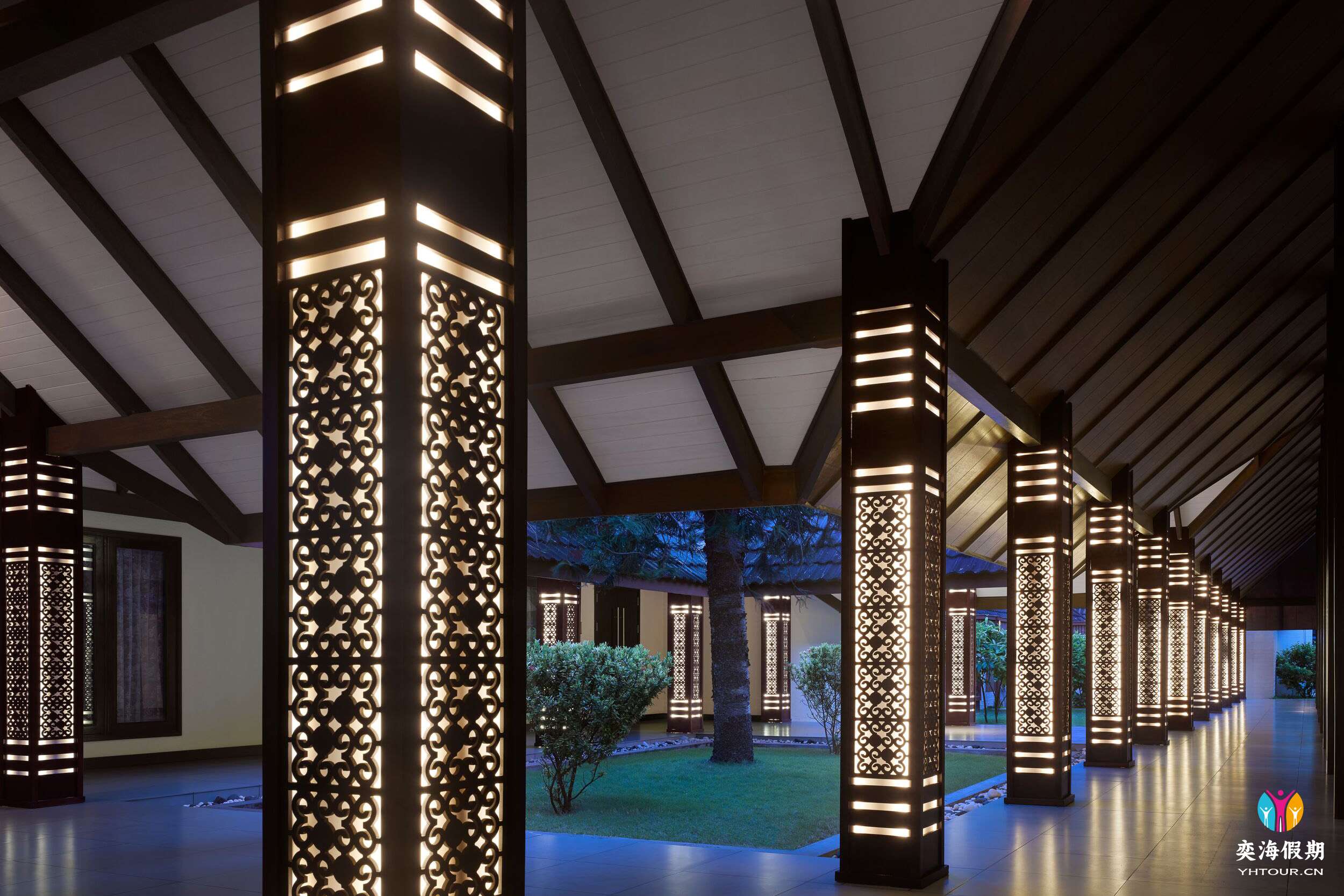 Villa Nautica - Dhinasha - Walkway - Large.jpg